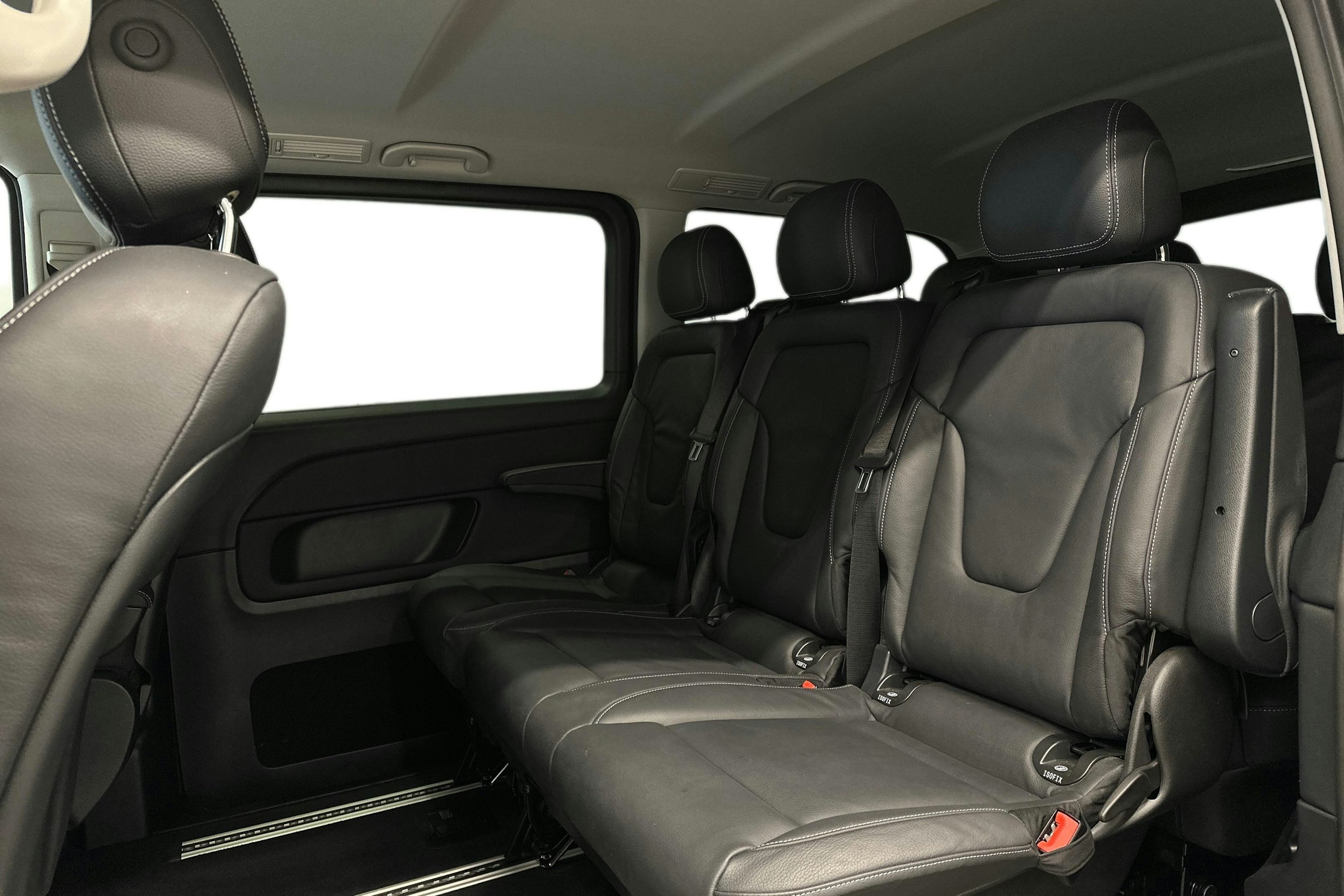 harmaa Mercedes-Benz EQV 2024 kuva 11.