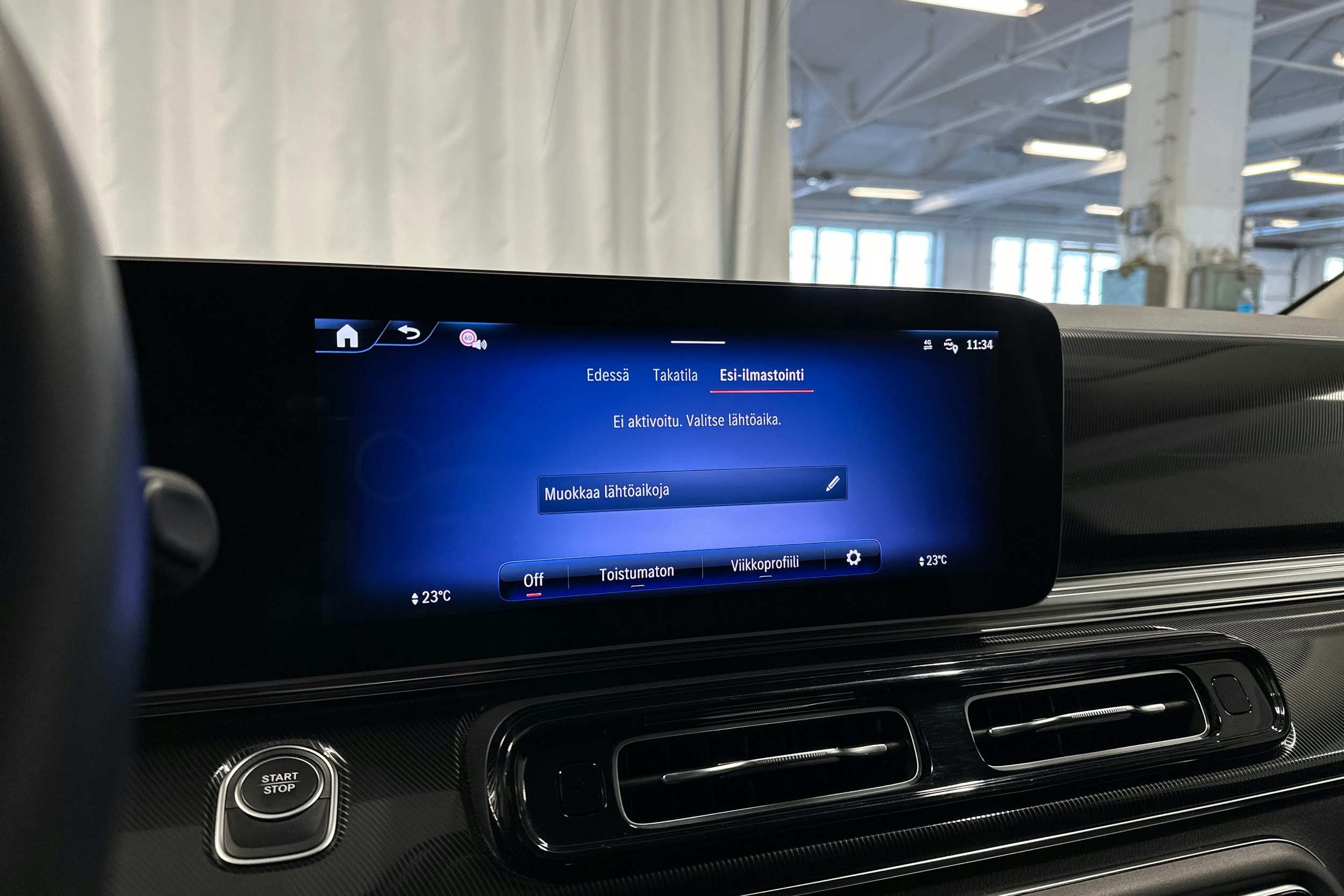 harmaa Mercedes-Benz EQV 2024 kuva 18.