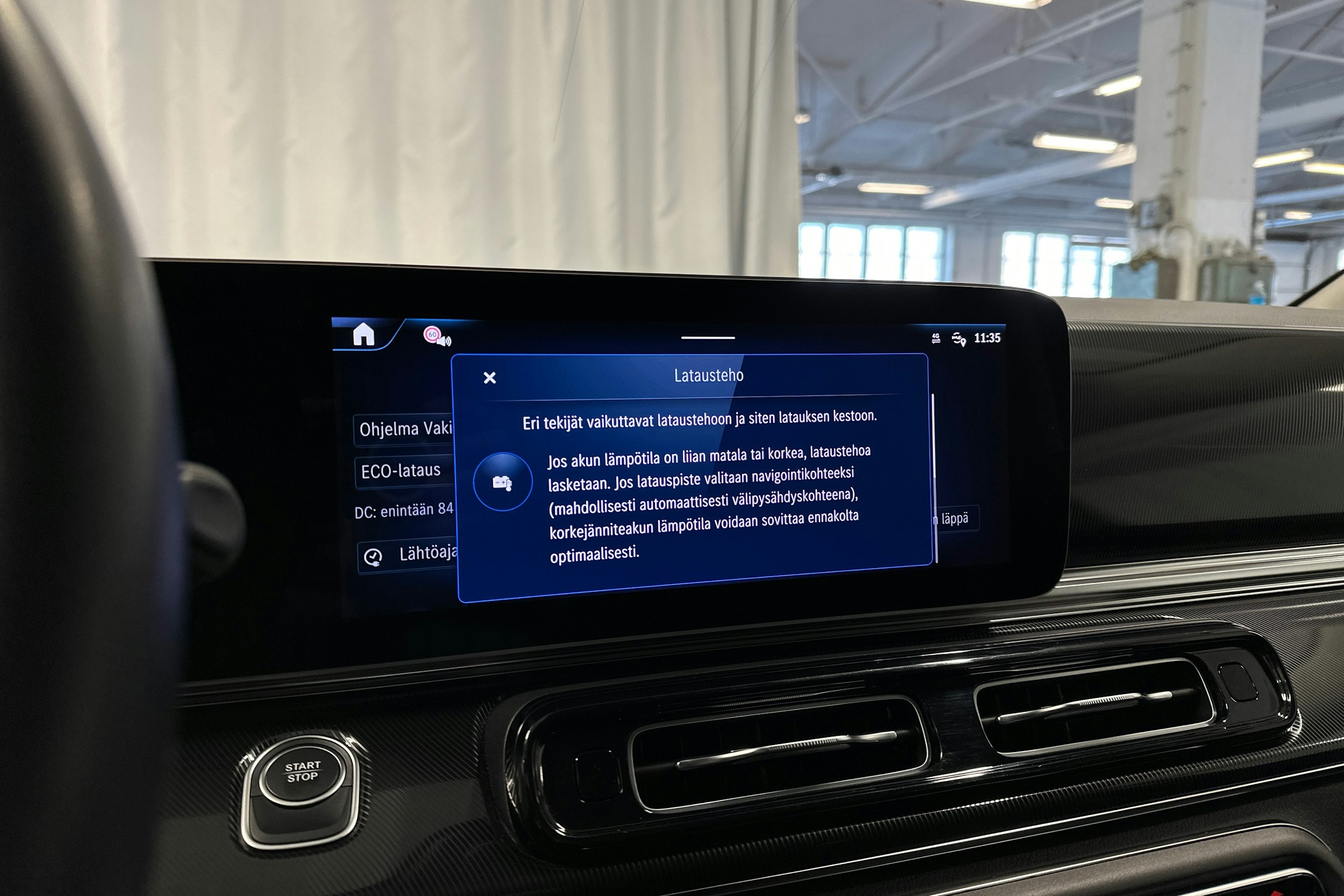 harmaa Mercedes-Benz EQV 2024 kuva 19.