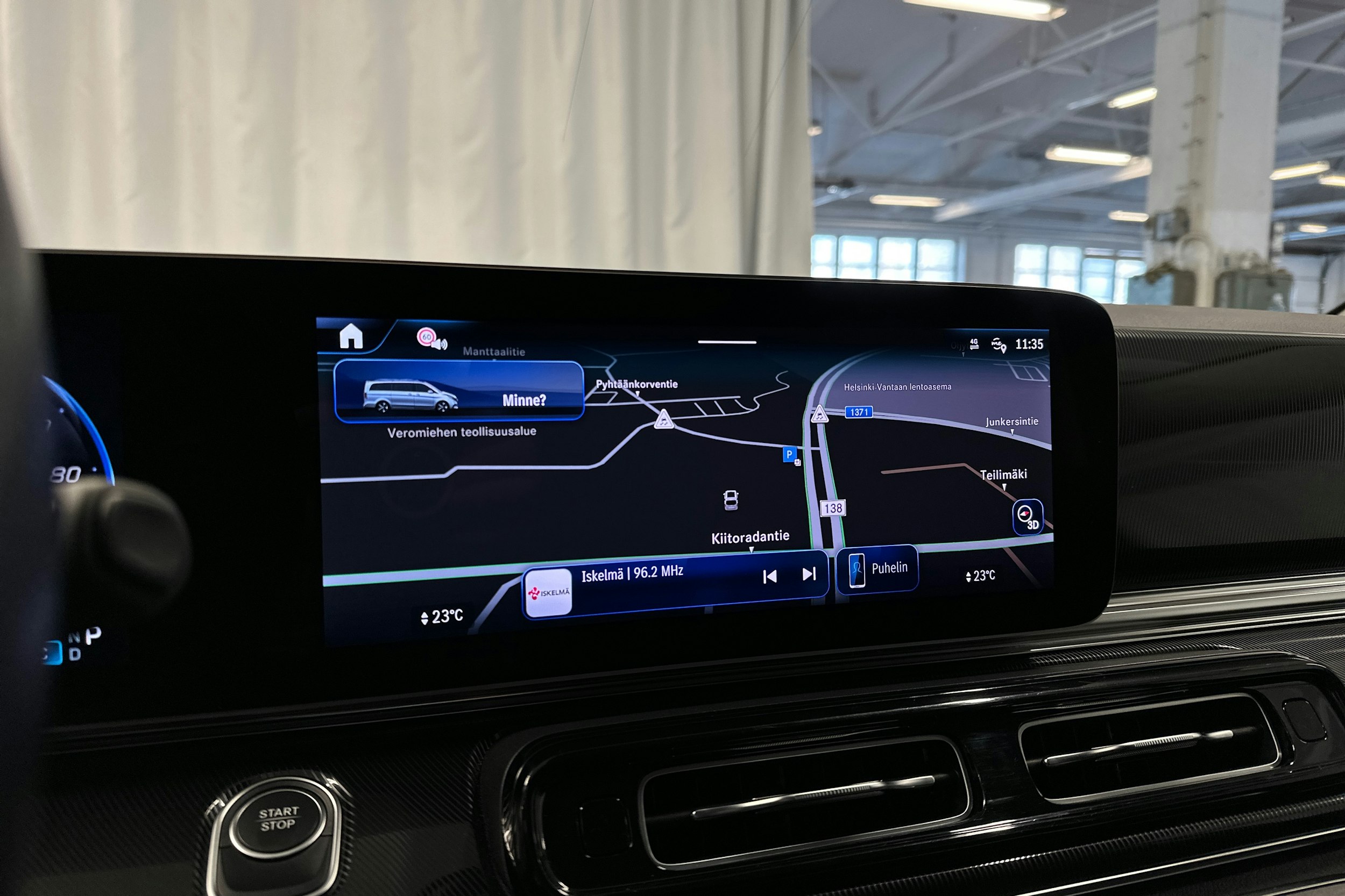 harmaa Mercedes-Benz EQV 2024 kuva 20.