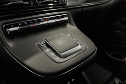 harmaa Mercedes-Benz EQV 2024 kuva 24.