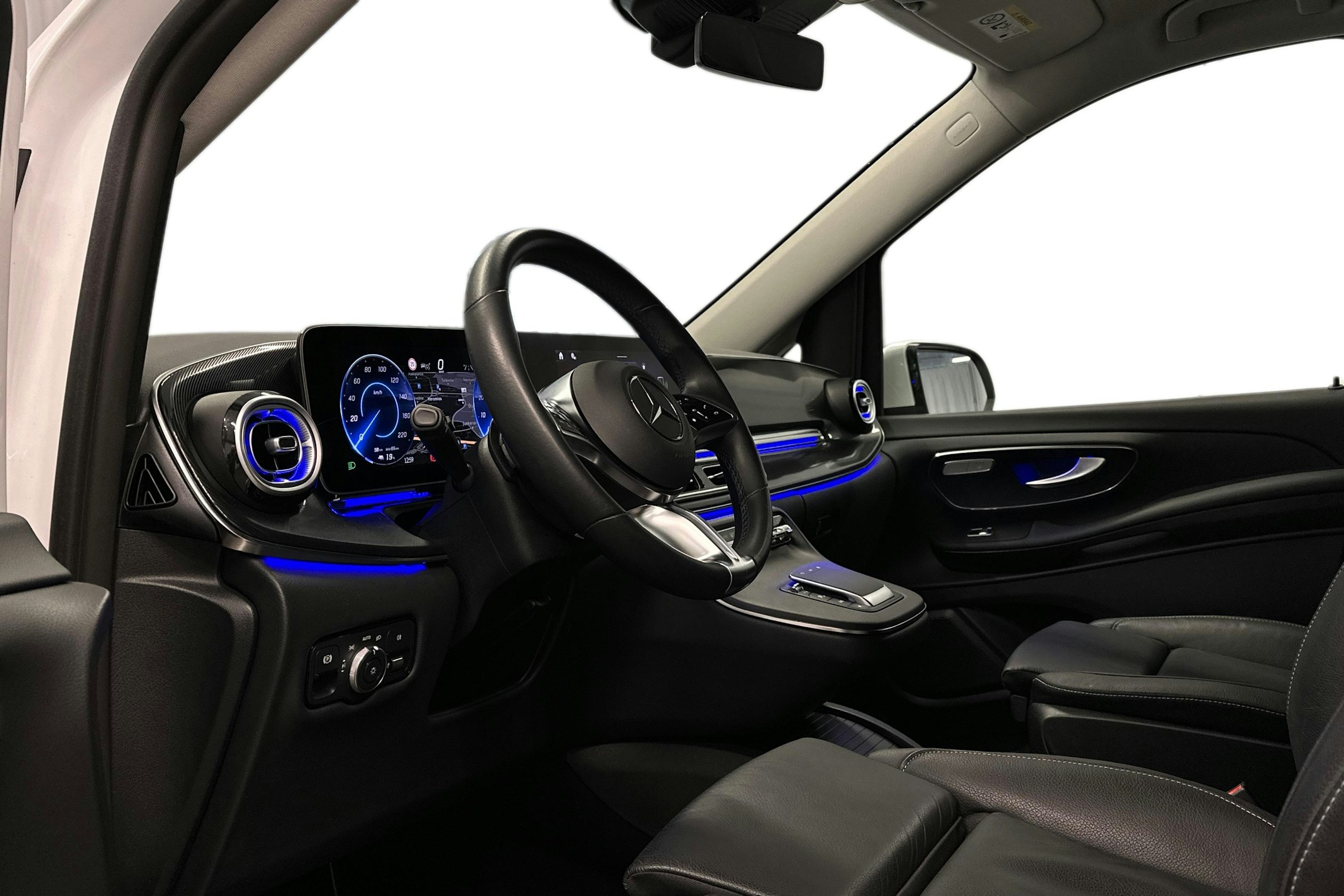 valkoinen Mercedes-Benz EQV 2024 kuva 8.