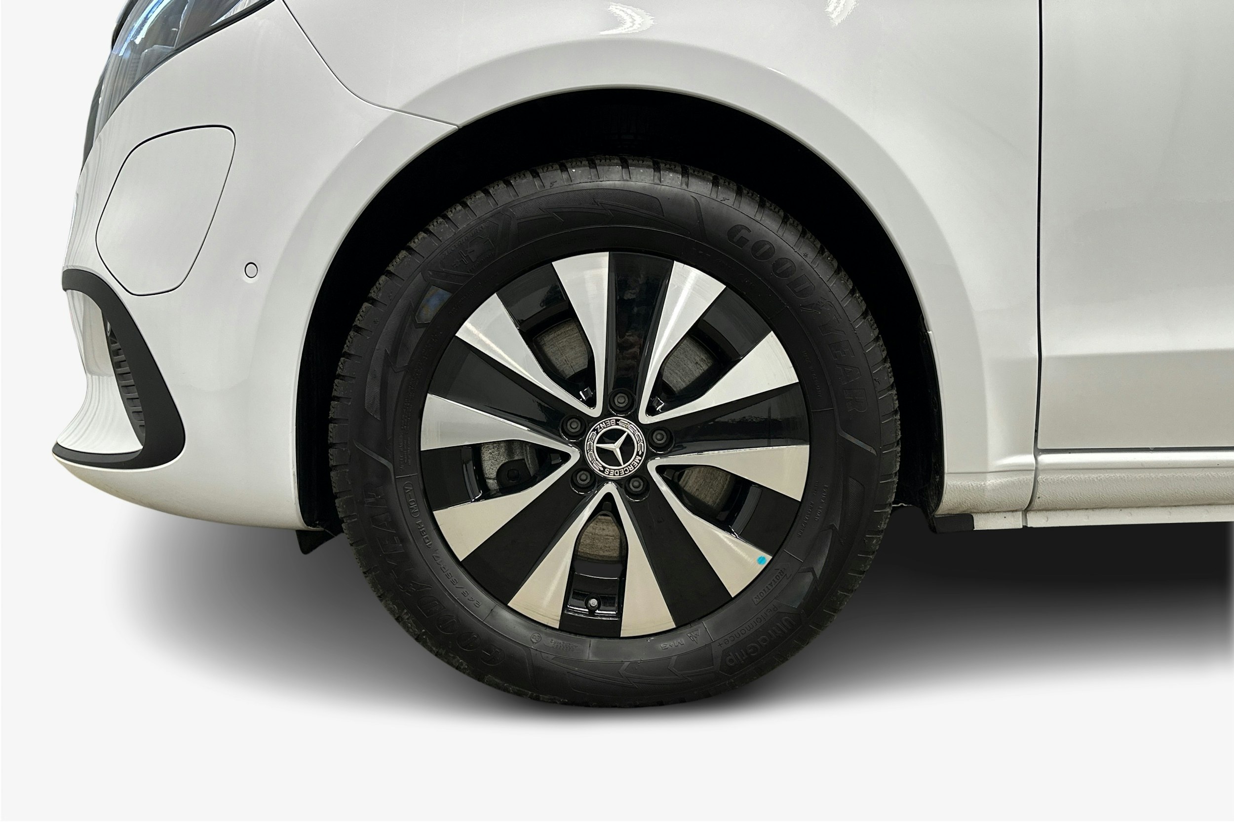 valkoinen Mercedes-Benz EQV 2024 kuva 12.