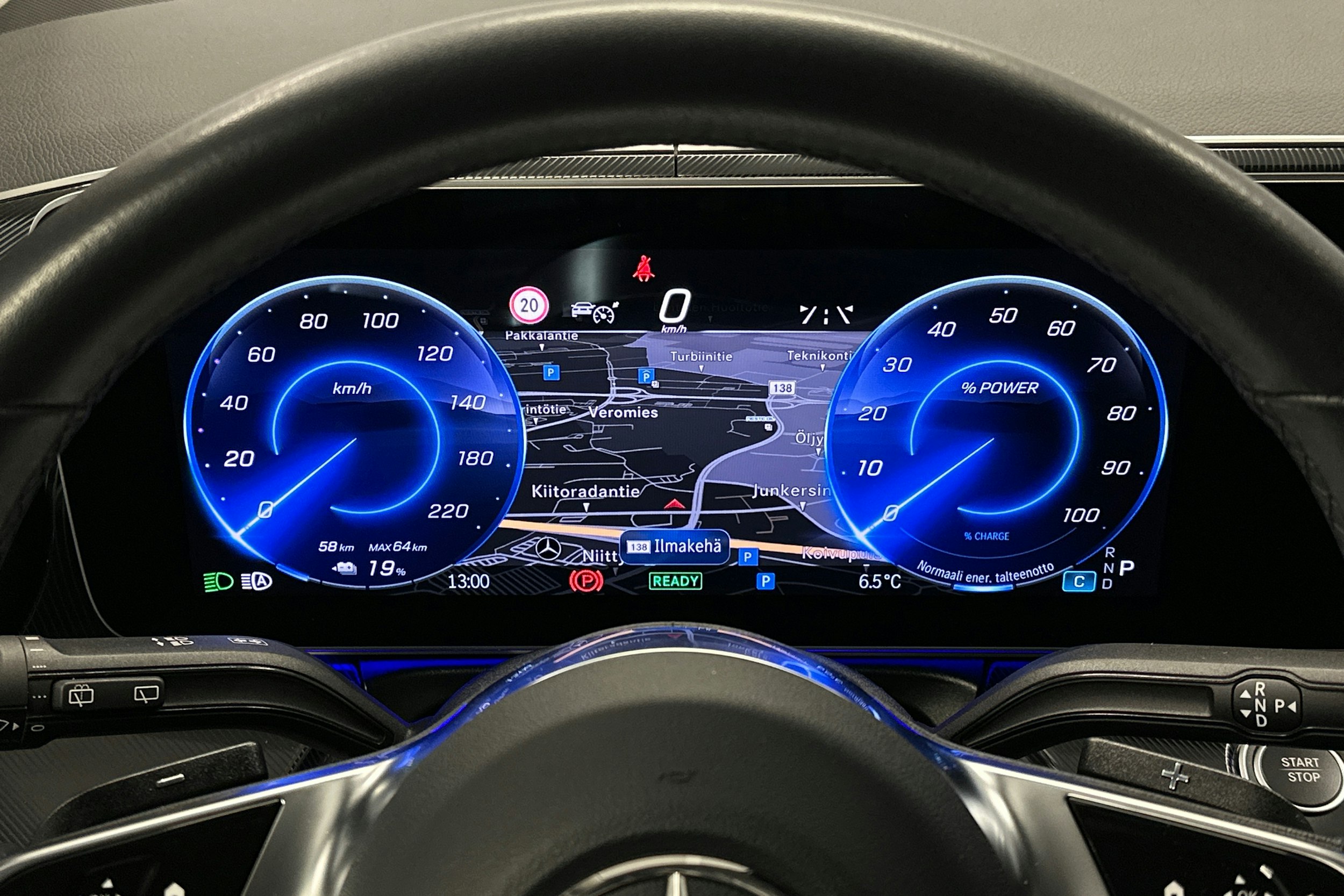 valkoinen Mercedes-Benz EQV 2024 kuva 13.