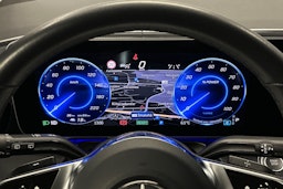 valkoinen Mercedes-Benz EQV 2024 kuva 13.