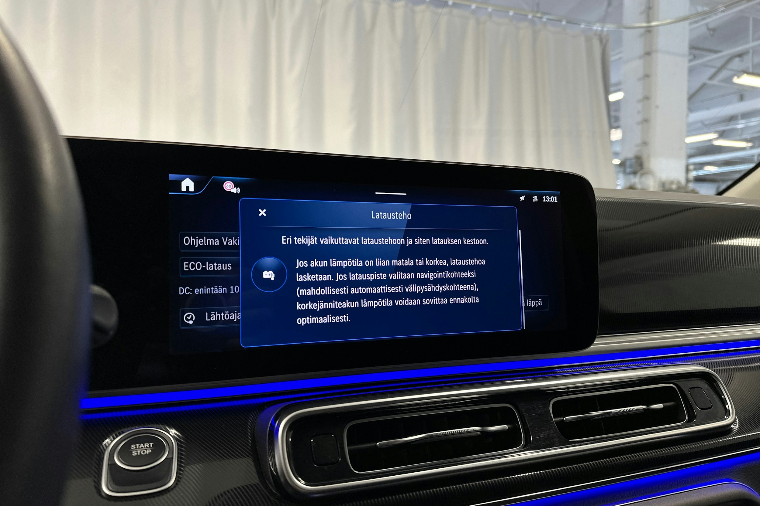 valkoinen Mercedes-Benz EQV 2024 kuva 15.