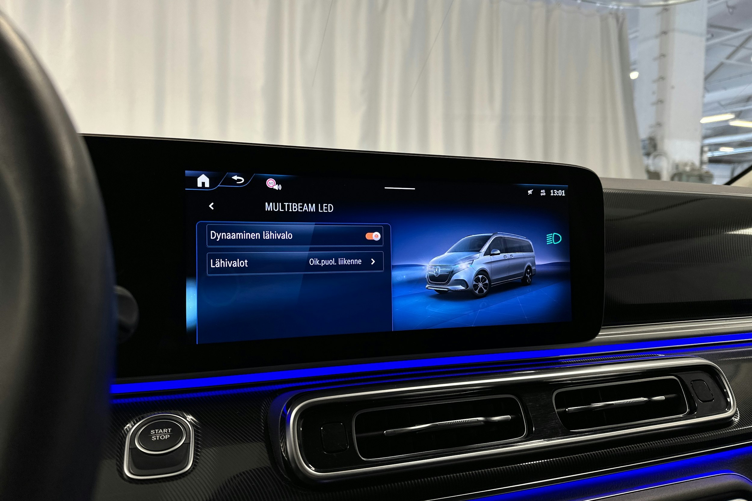 valkoinen Mercedes-Benz EQV 2024 kuva 19.