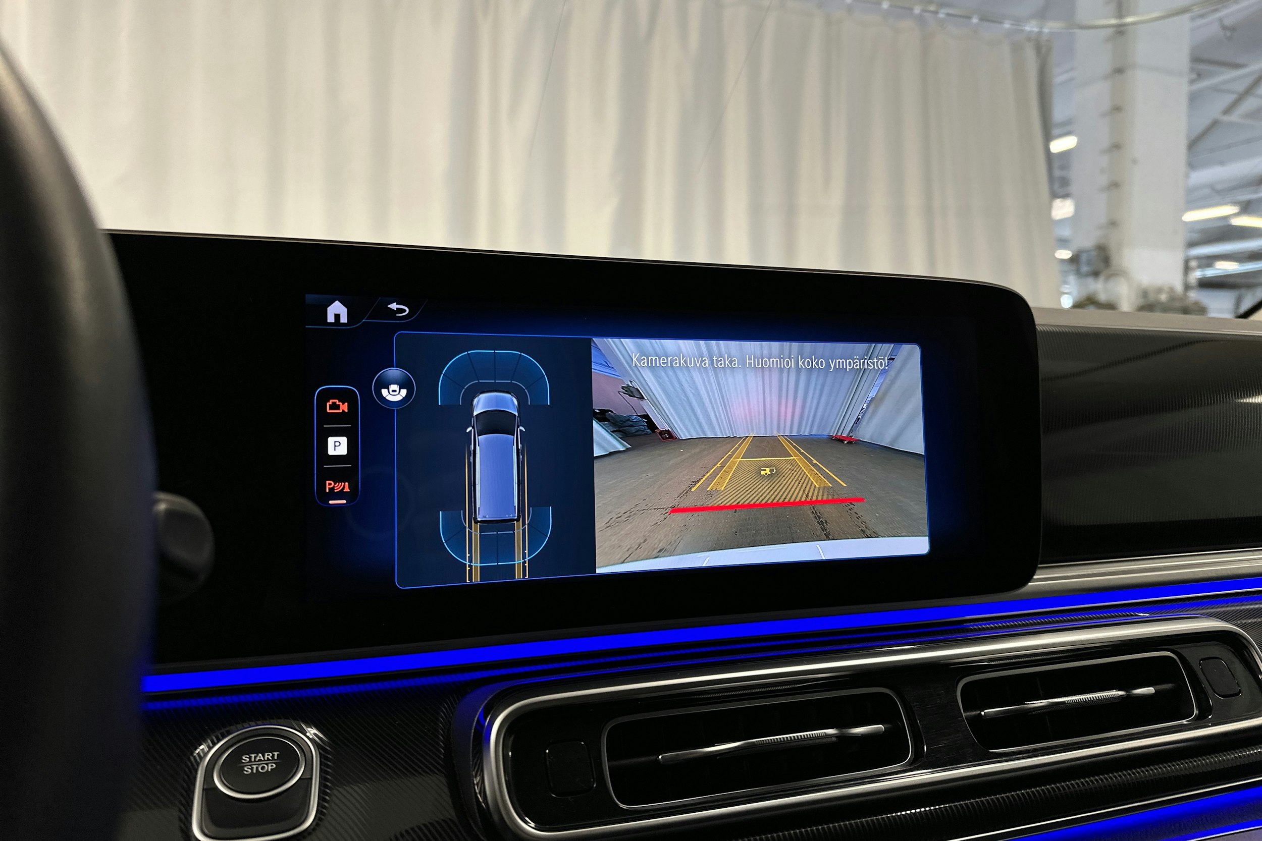 valkoinen Mercedes-Benz EQV 2024 kuva 20.