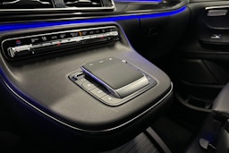 valkoinen Mercedes-Benz EQV 2024 kuva 23.