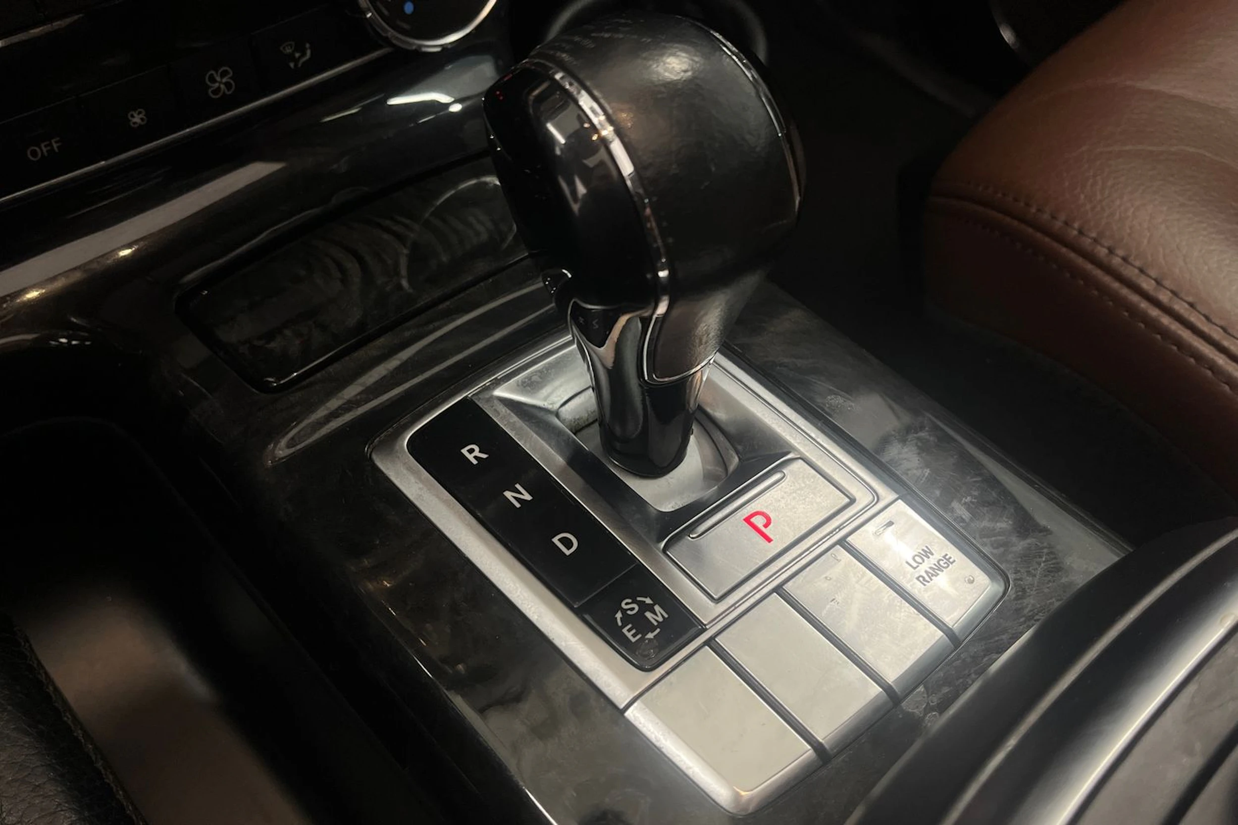 musta Mercedes-Benz G 2012 kuva 32.