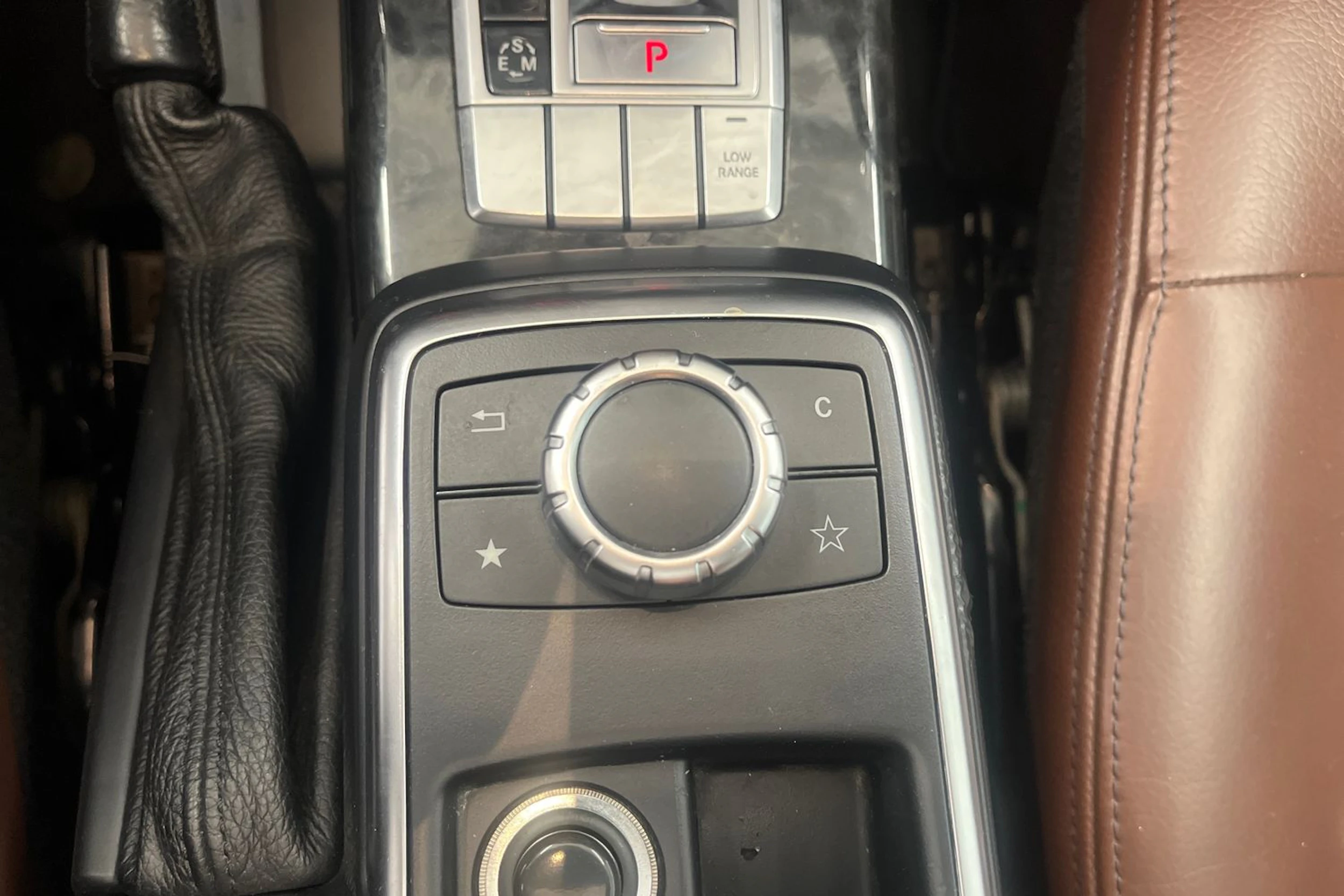 musta Mercedes-Benz G 2012 kuva 33.