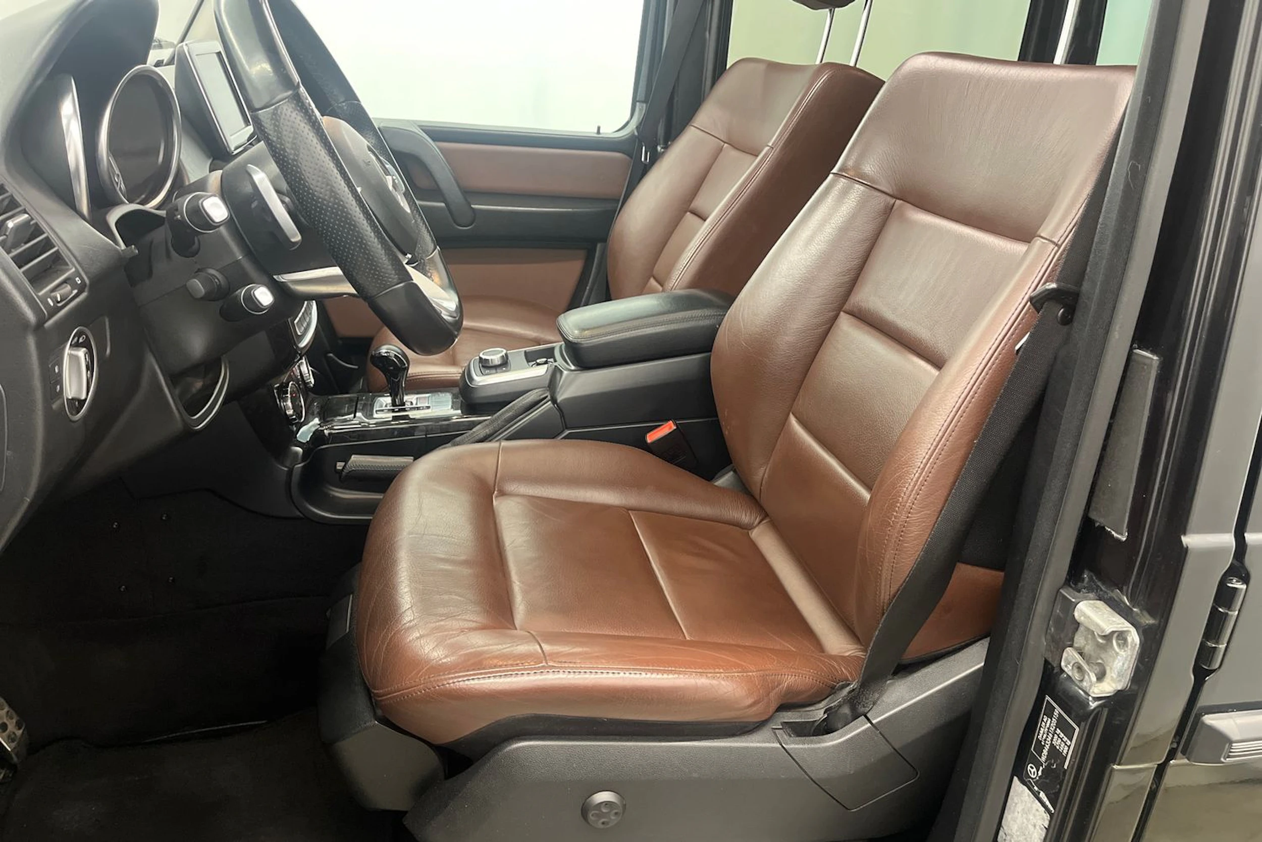 musta Mercedes-Benz G 2012 kuva 37.