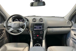 Musta Mercedes-Benz GL 2010 kuva 7.
