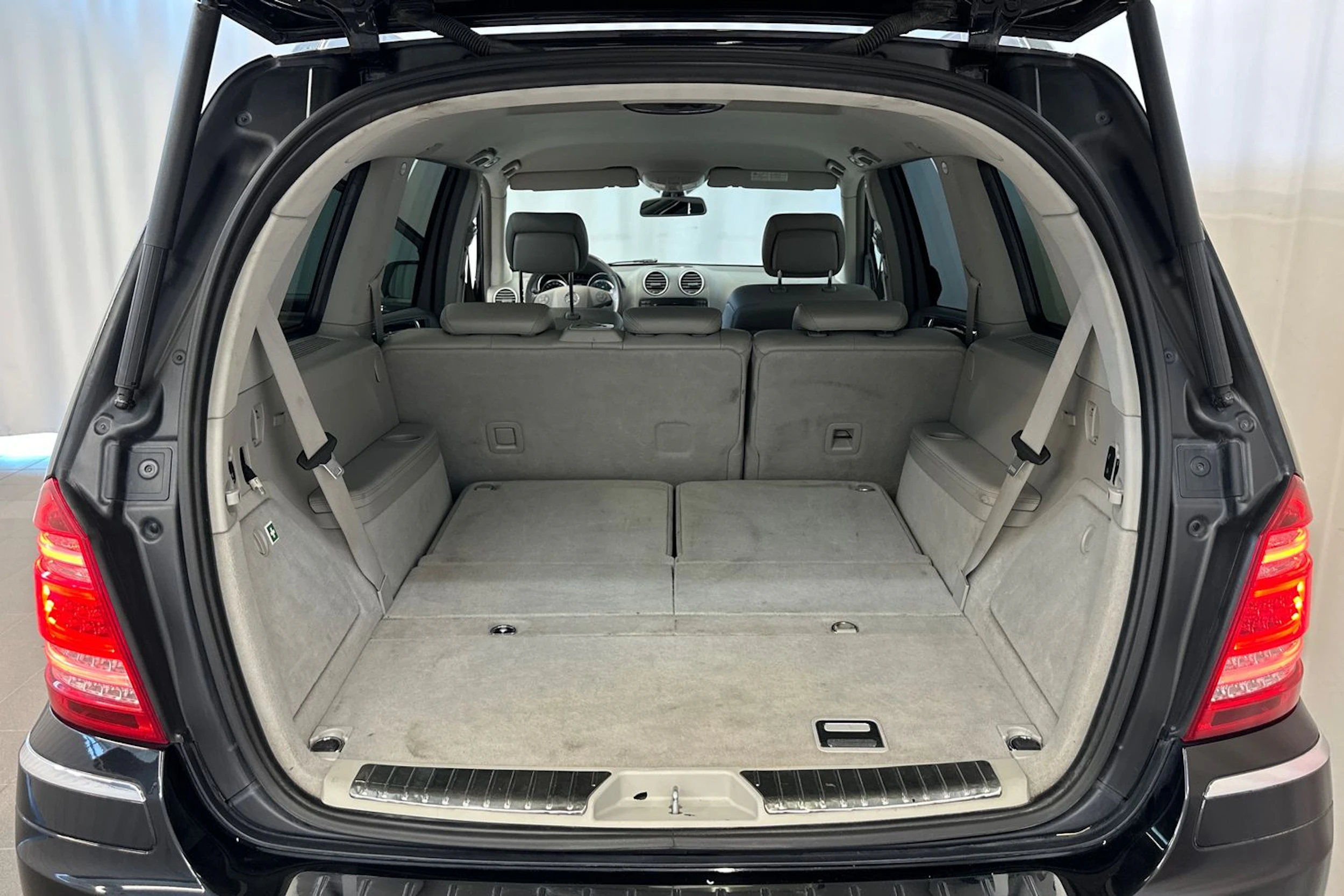 Musta Mercedes-Benz GL 2010 kuva 13.