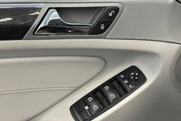 Musta Mercedes-Benz GL 2010 kuva 14.