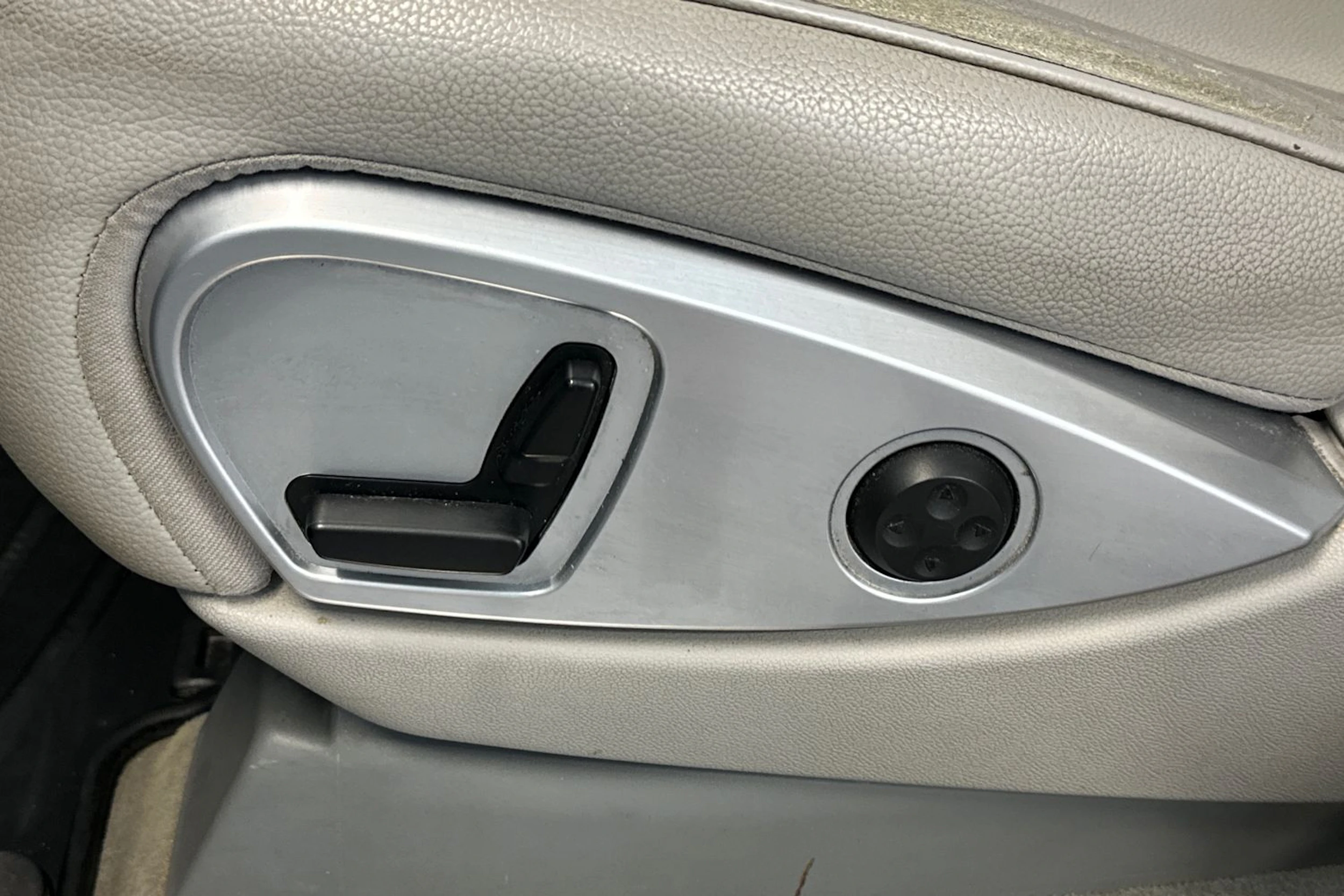 Musta Mercedes-Benz GL 2010 kuva 15.