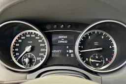 Musta Mercedes-Benz GL 2010 kuva 20.