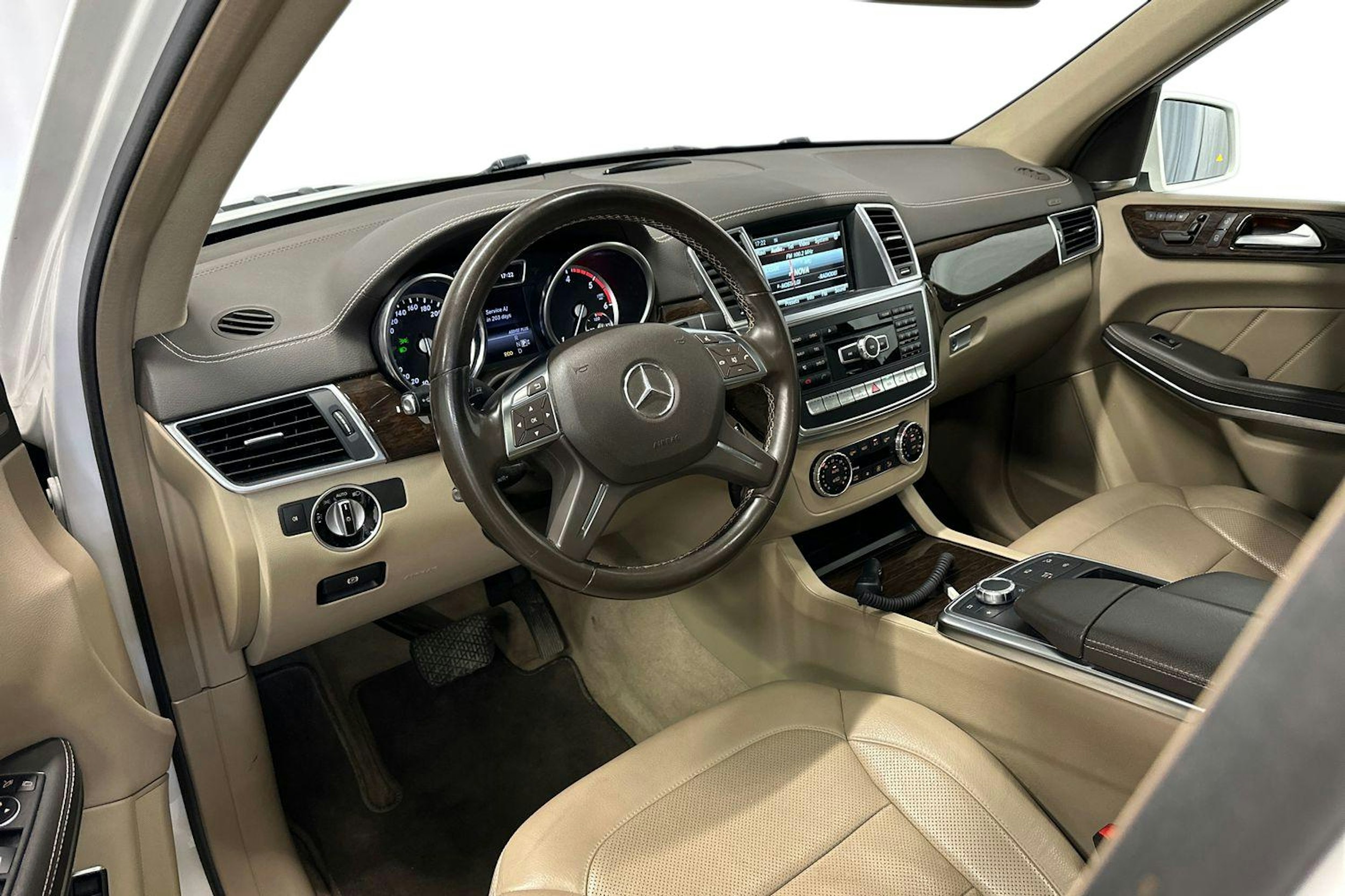 valkoinen Mercedes-Benz GL 2014 kuva 7.