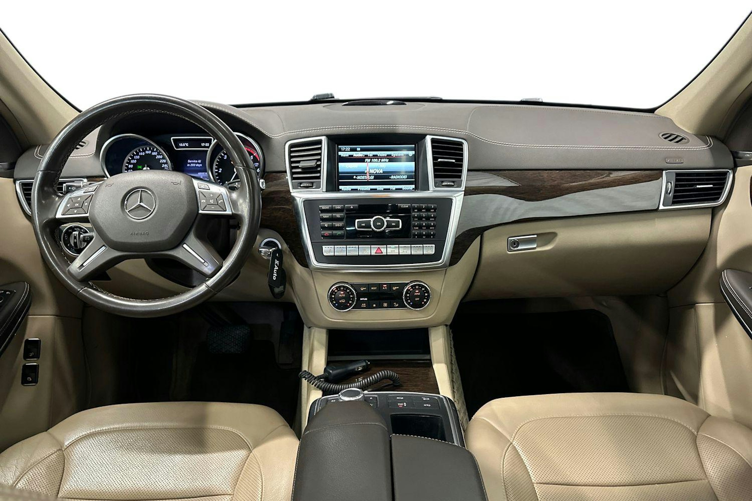 valkoinen Mercedes-Benz GL 2014 kuva 9.