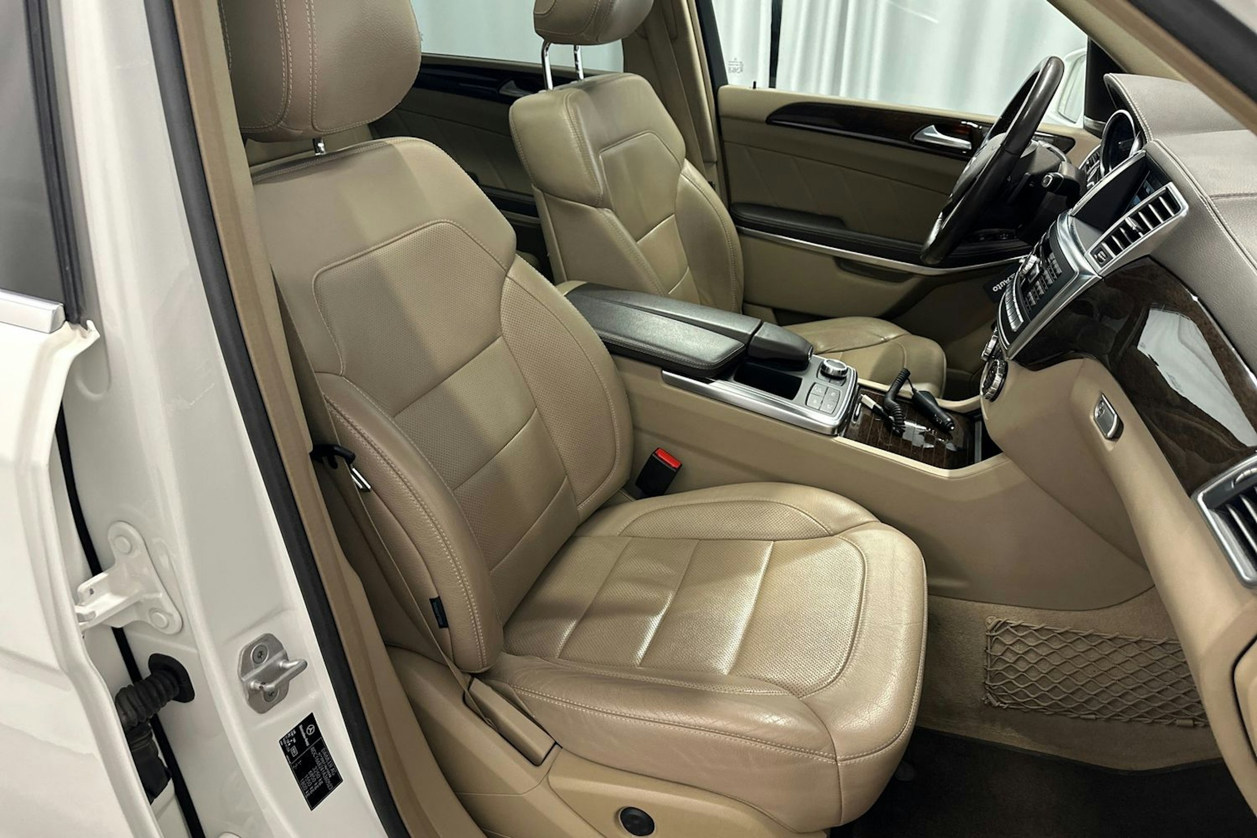 valkoinen Mercedes-Benz GL 2014 kuva 16.