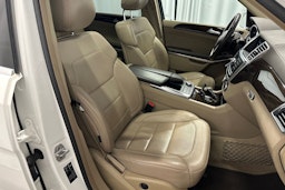 valkoinen Mercedes-Benz GL 2014 kuva 16.