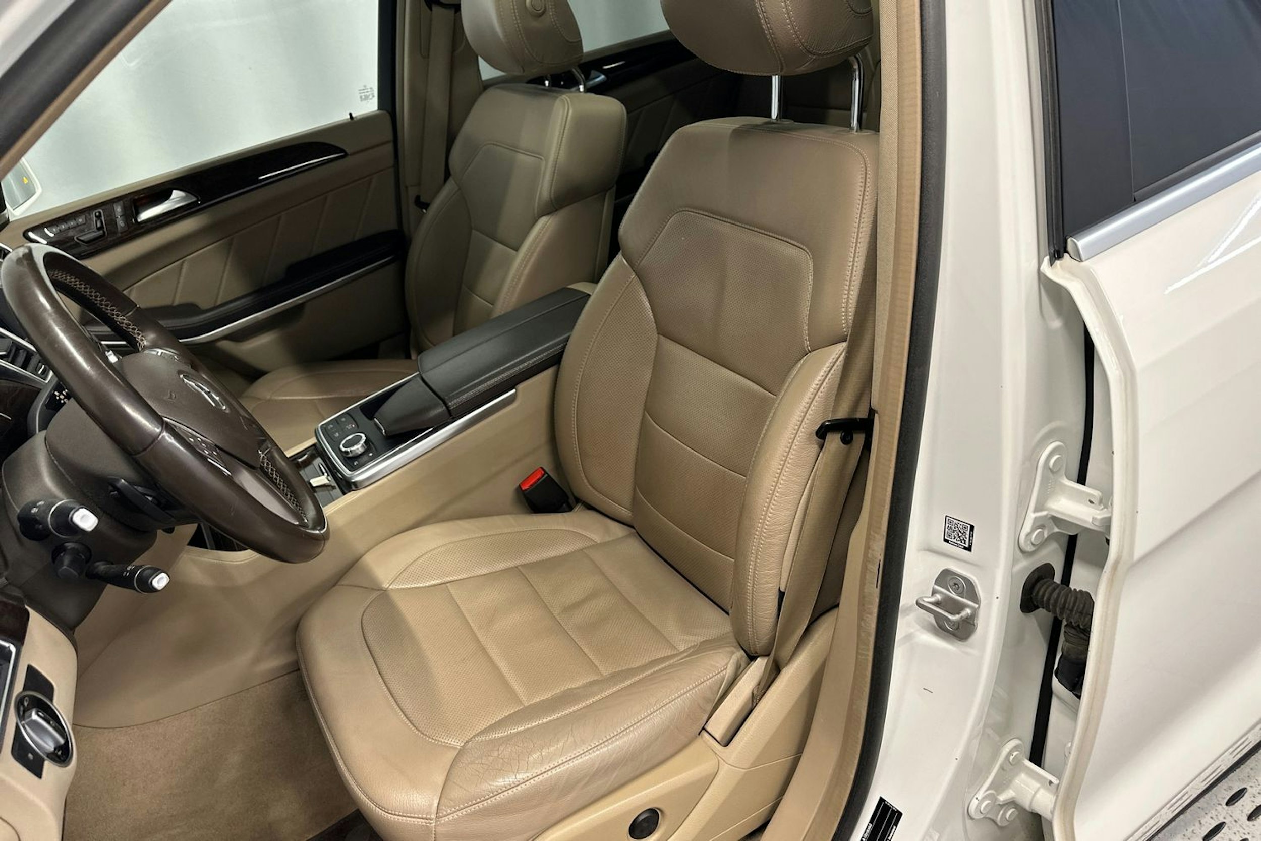 valkoinen Mercedes-Benz GL 2014 kuva 18.