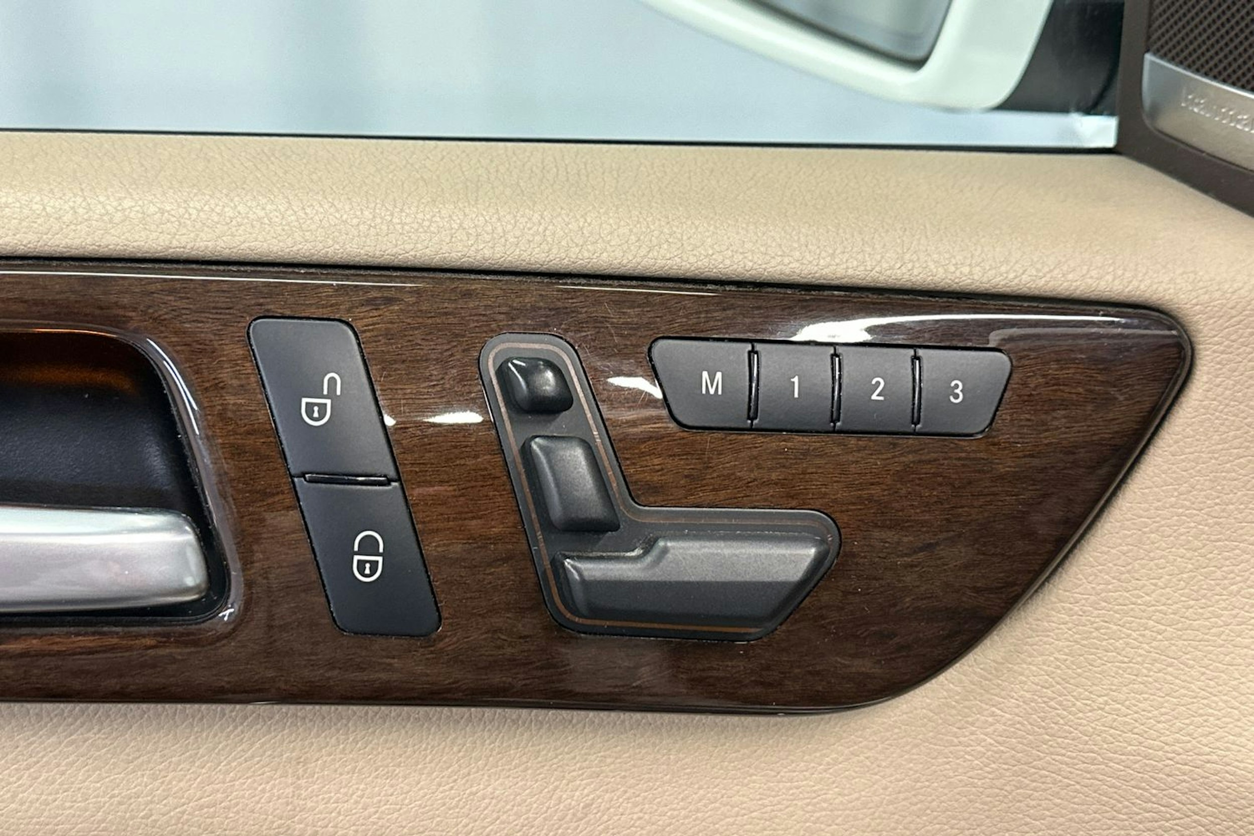 valkoinen Mercedes-Benz GL 2014 kuva 19.