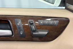 valkoinen Mercedes-Benz GL 2014 kuva 19.