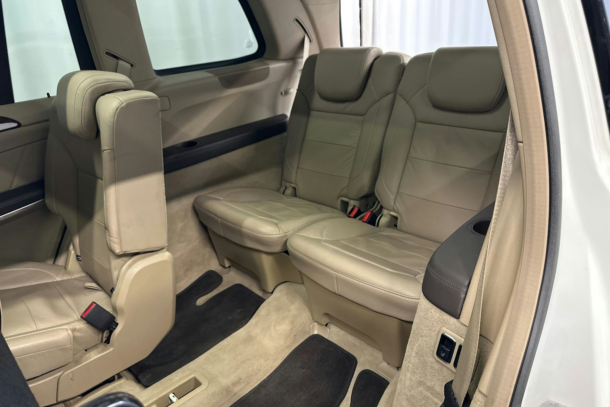 valkoinen Mercedes-Benz GL 2014 kuva 21.