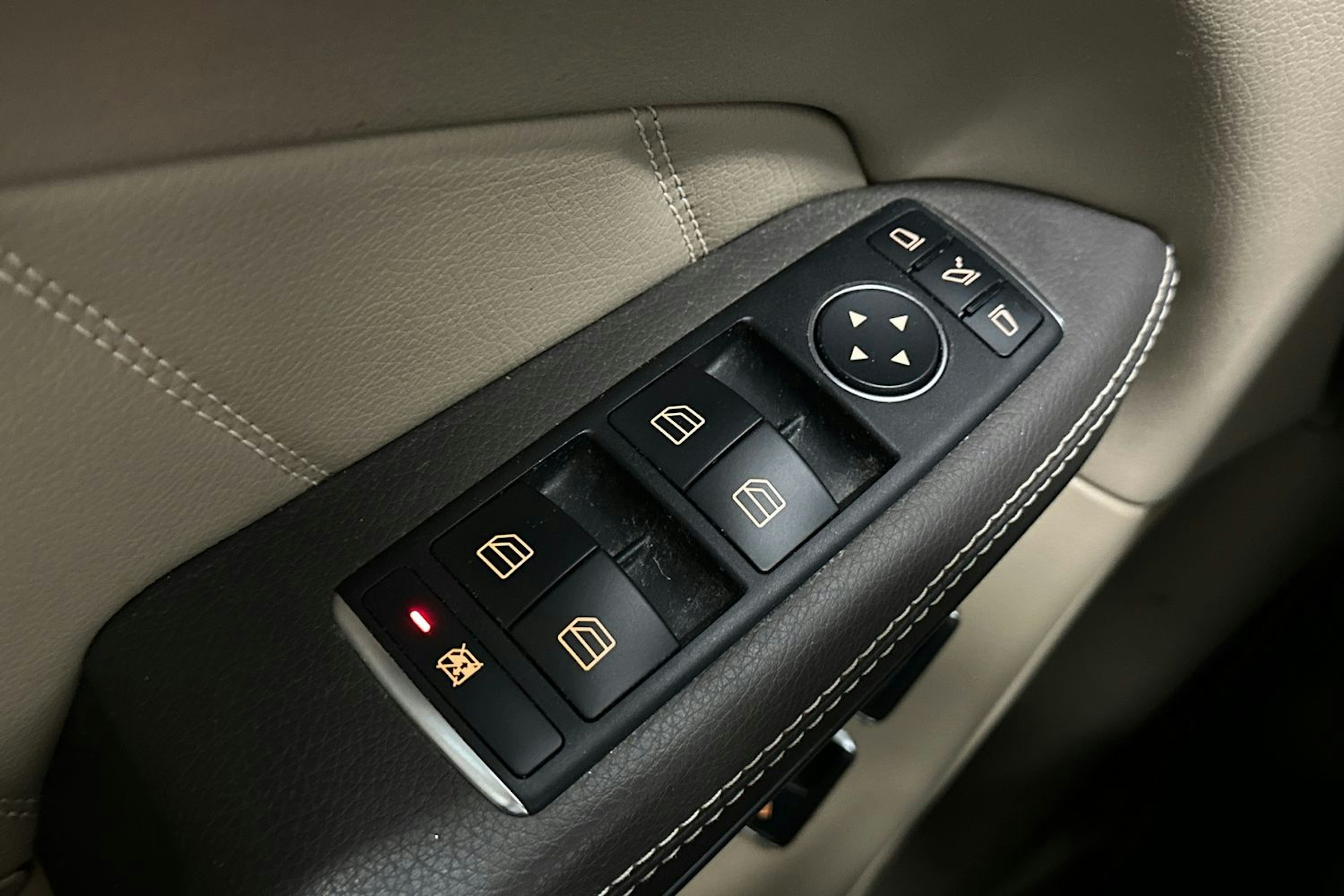 valkoinen Mercedes-Benz GL 2014 kuva 23.