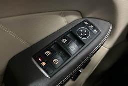 valkoinen Mercedes-Benz GL 2014 kuva 23.