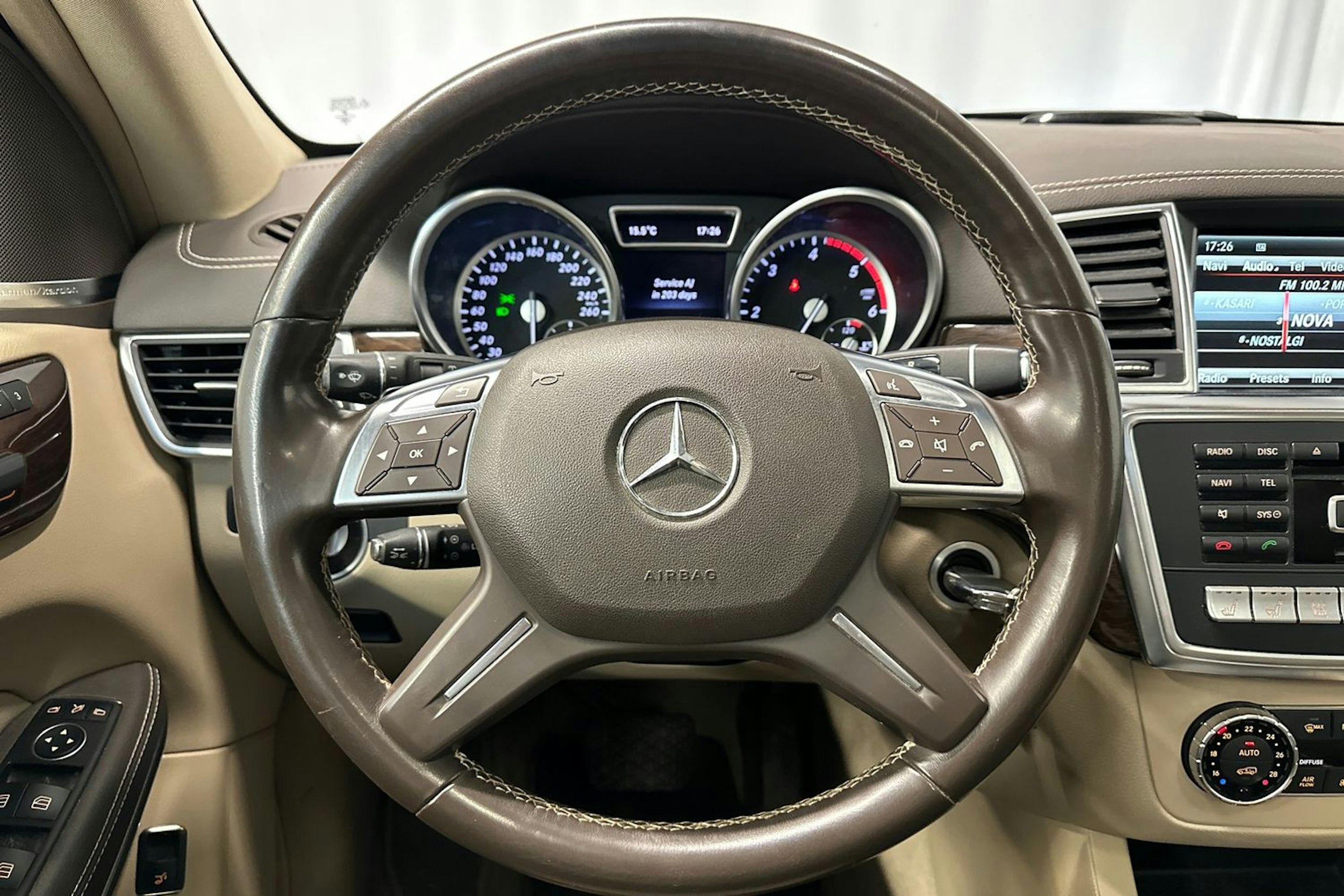 valkoinen Mercedes-Benz GL 2014 kuva 25.