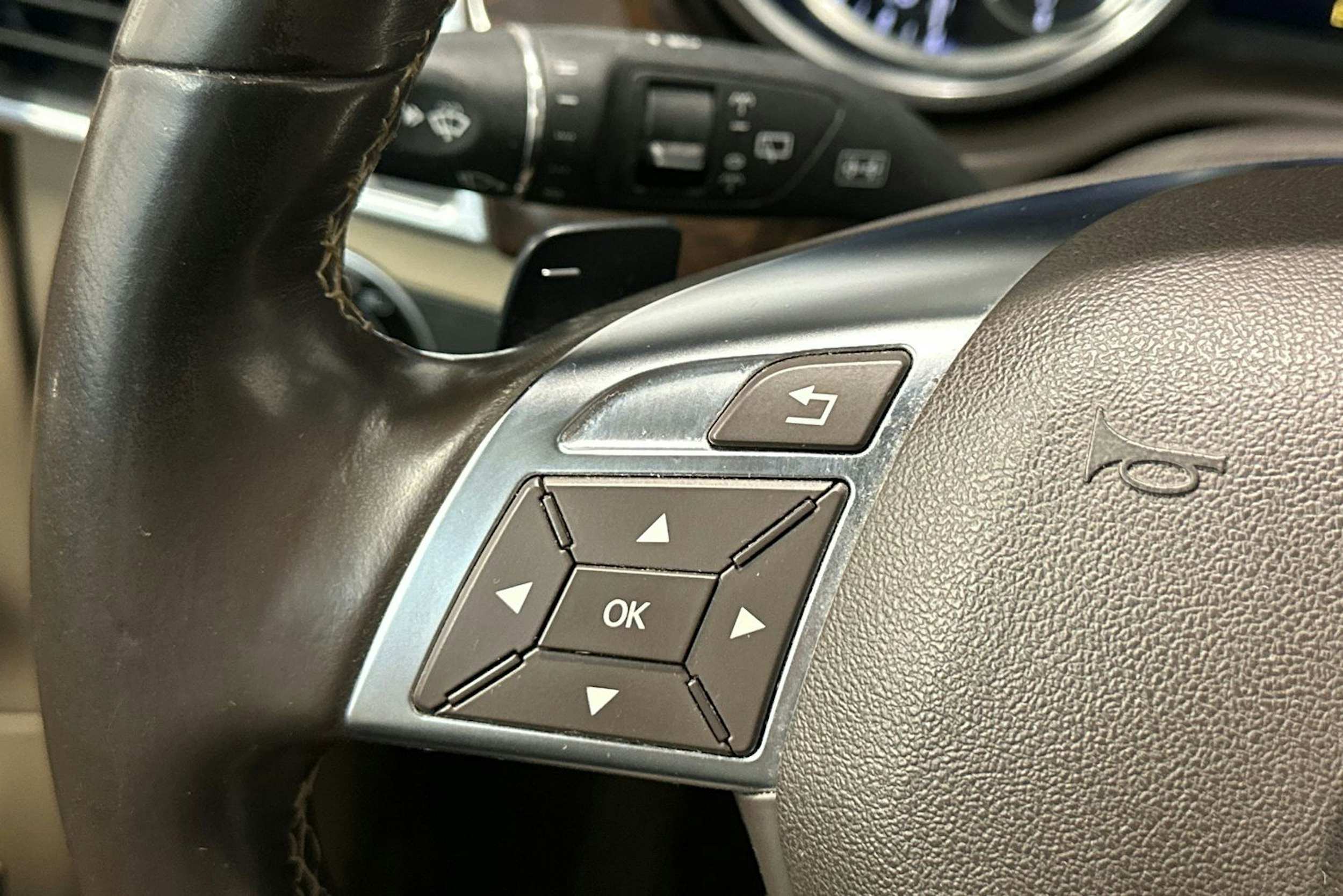 valkoinen Mercedes-Benz GL 2014 kuva 26.