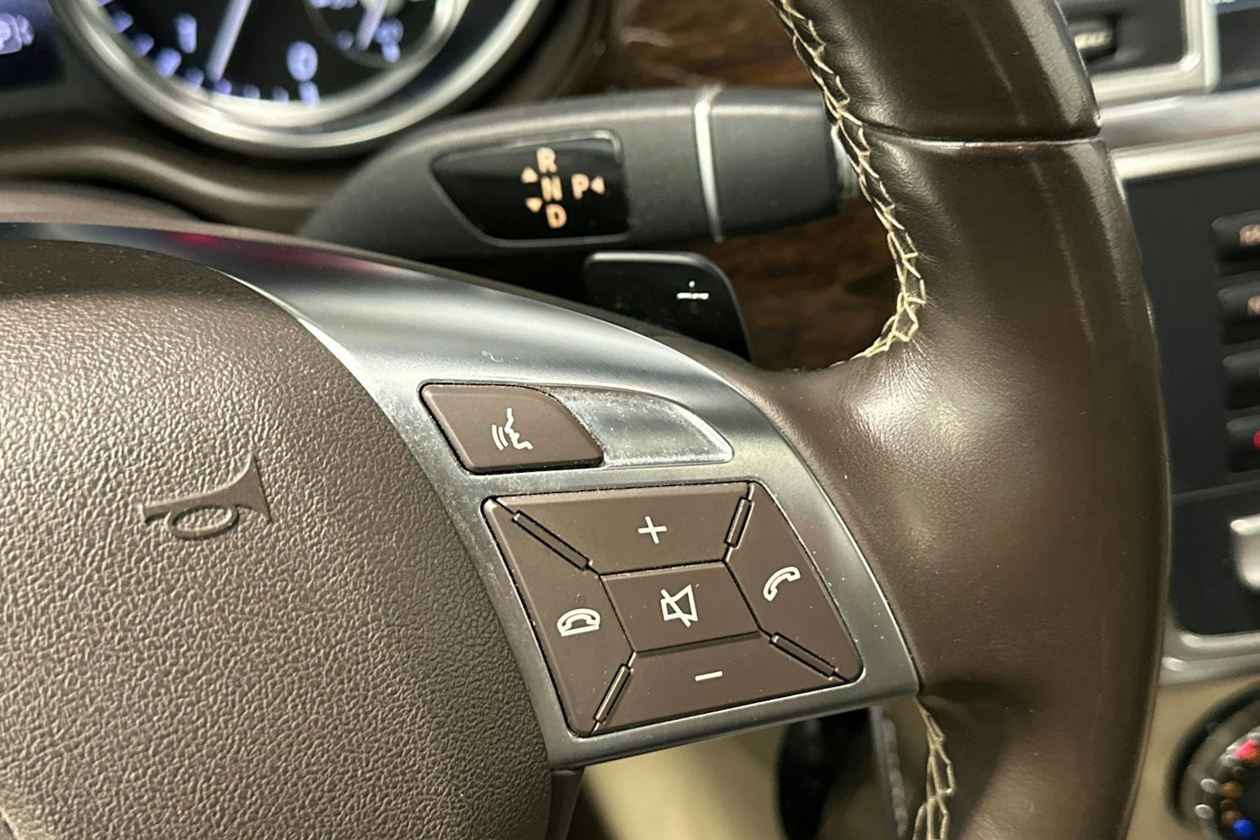 valkoinen Mercedes-Benz GL 2014 kuva 27.