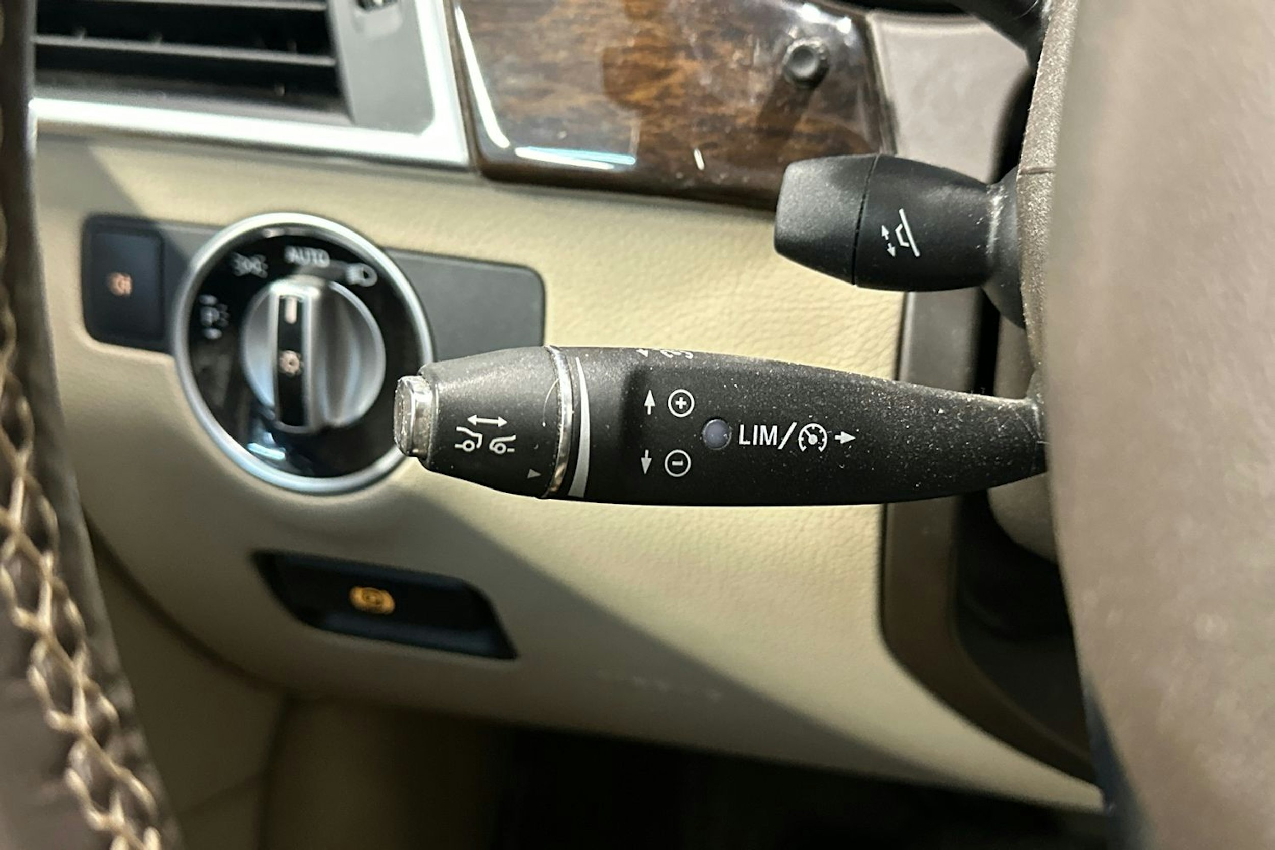 valkoinen Mercedes-Benz GL 2014 kuva 28.