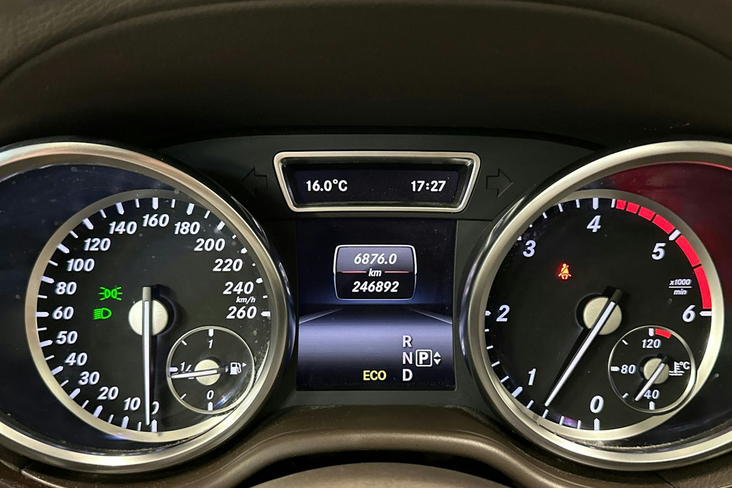 valkoinen Mercedes-Benz GL 2014 kuva 29.