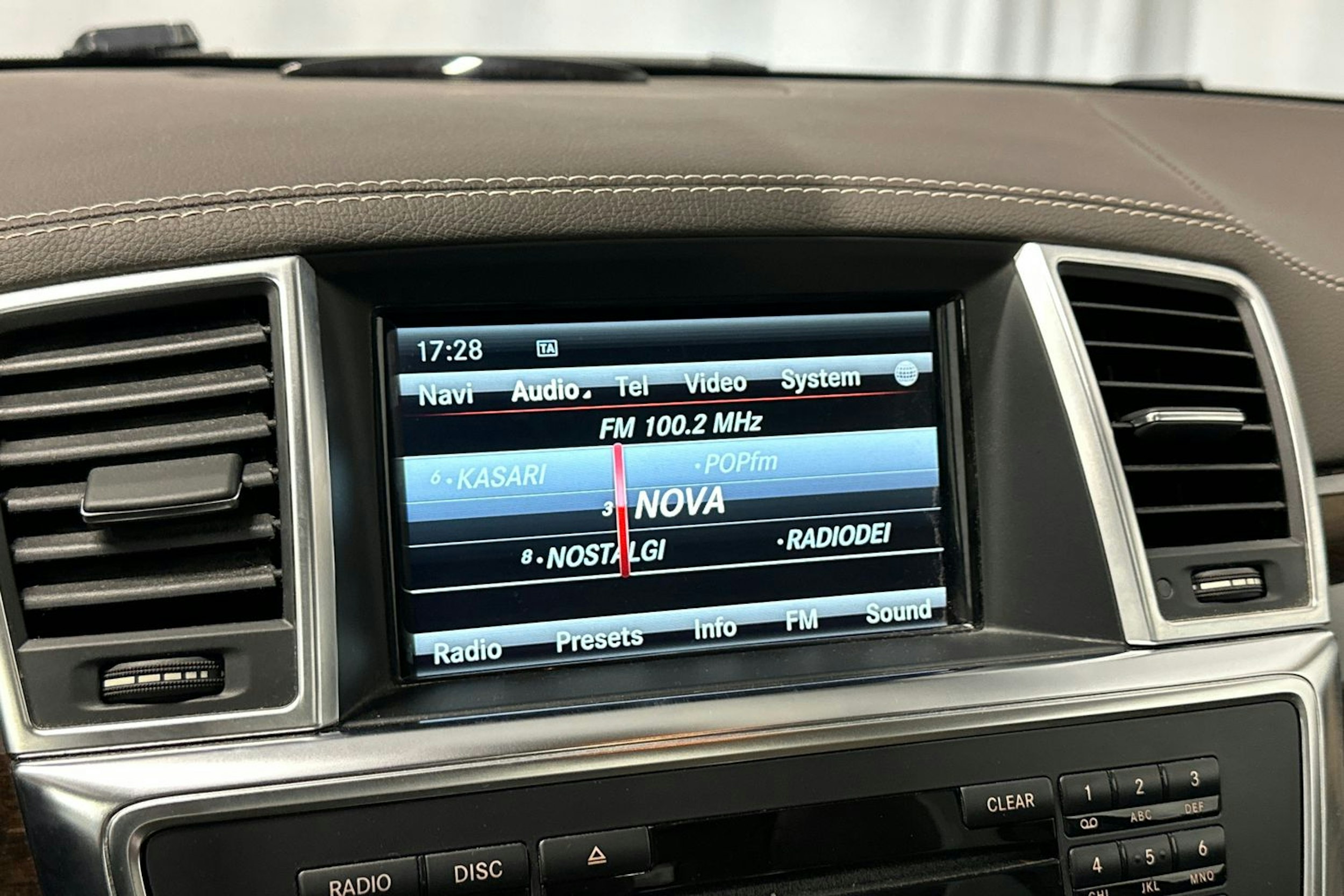 valkoinen Mercedes-Benz GL 2014 kuva 30.