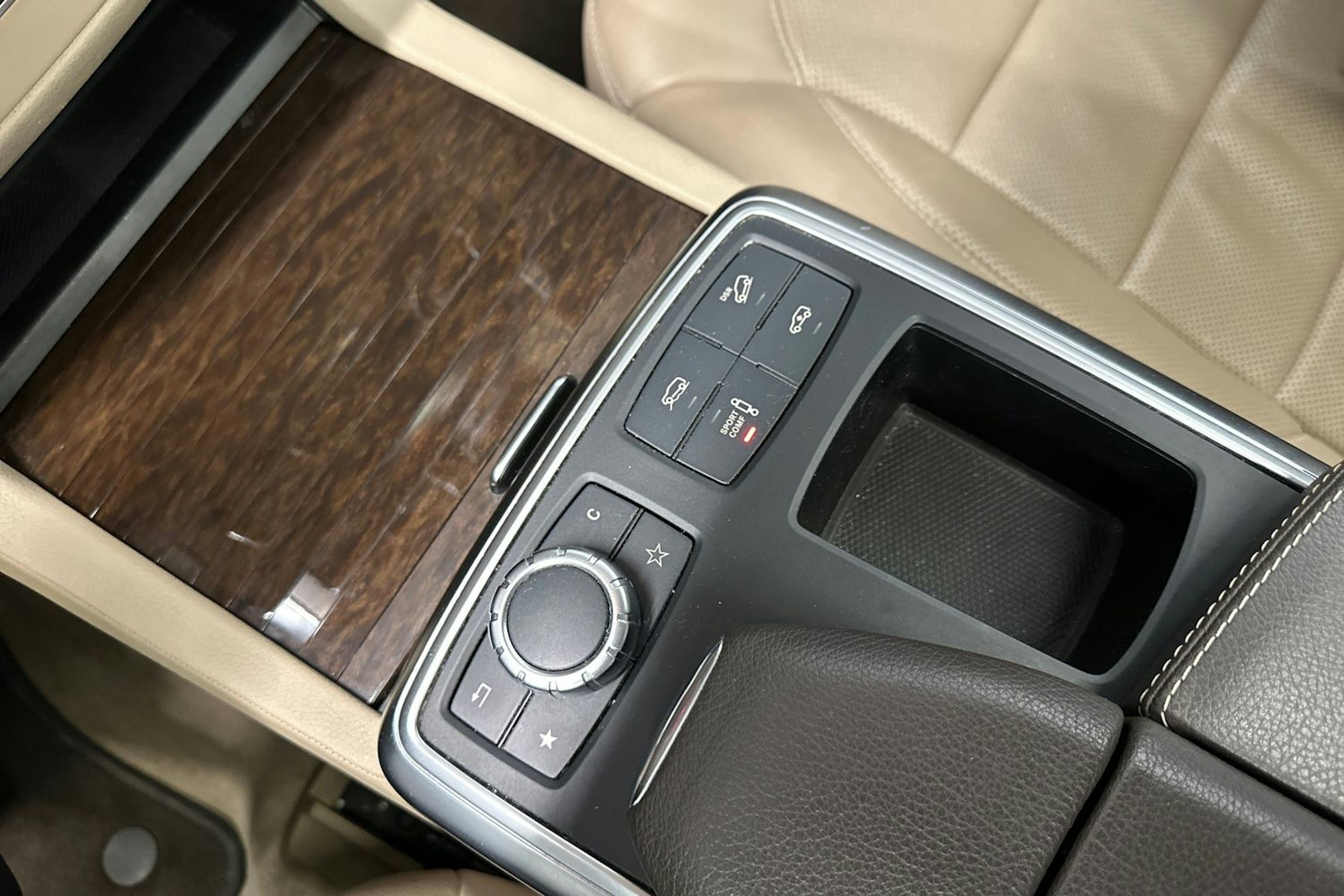 valkoinen Mercedes-Benz GL 2014 kuva 34.