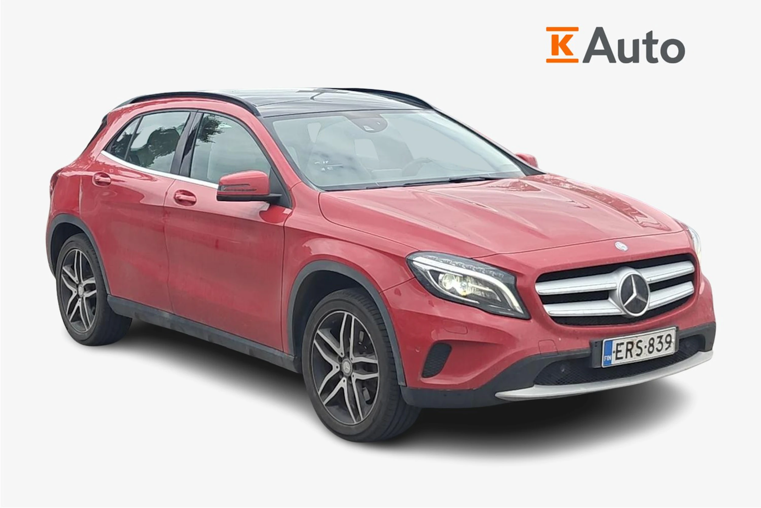 punainen Mercedes-Benz GLA 2014 kuva 1.