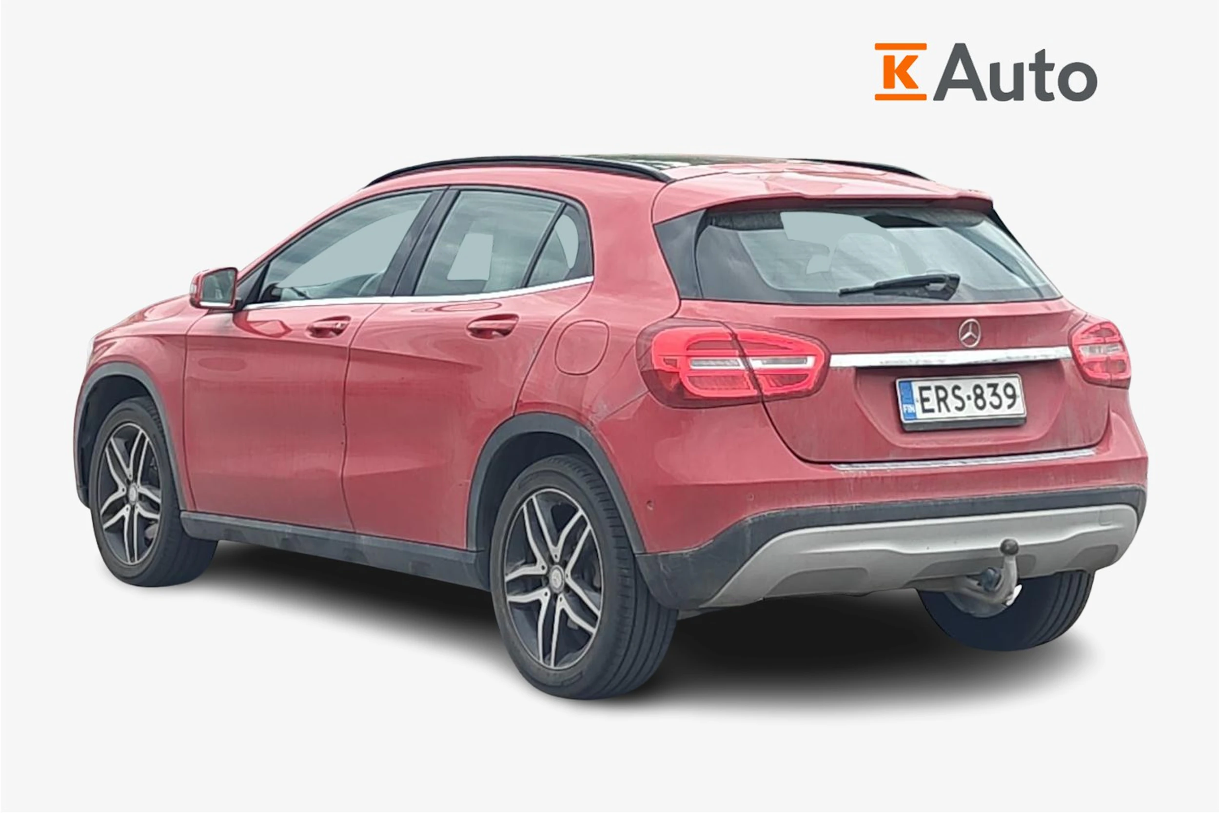 punainen Mercedes-Benz GLA 2014 kuva 2.