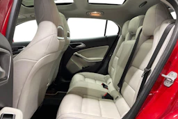 punainen Mercedes-Benz GLA 2014 kuva 8.