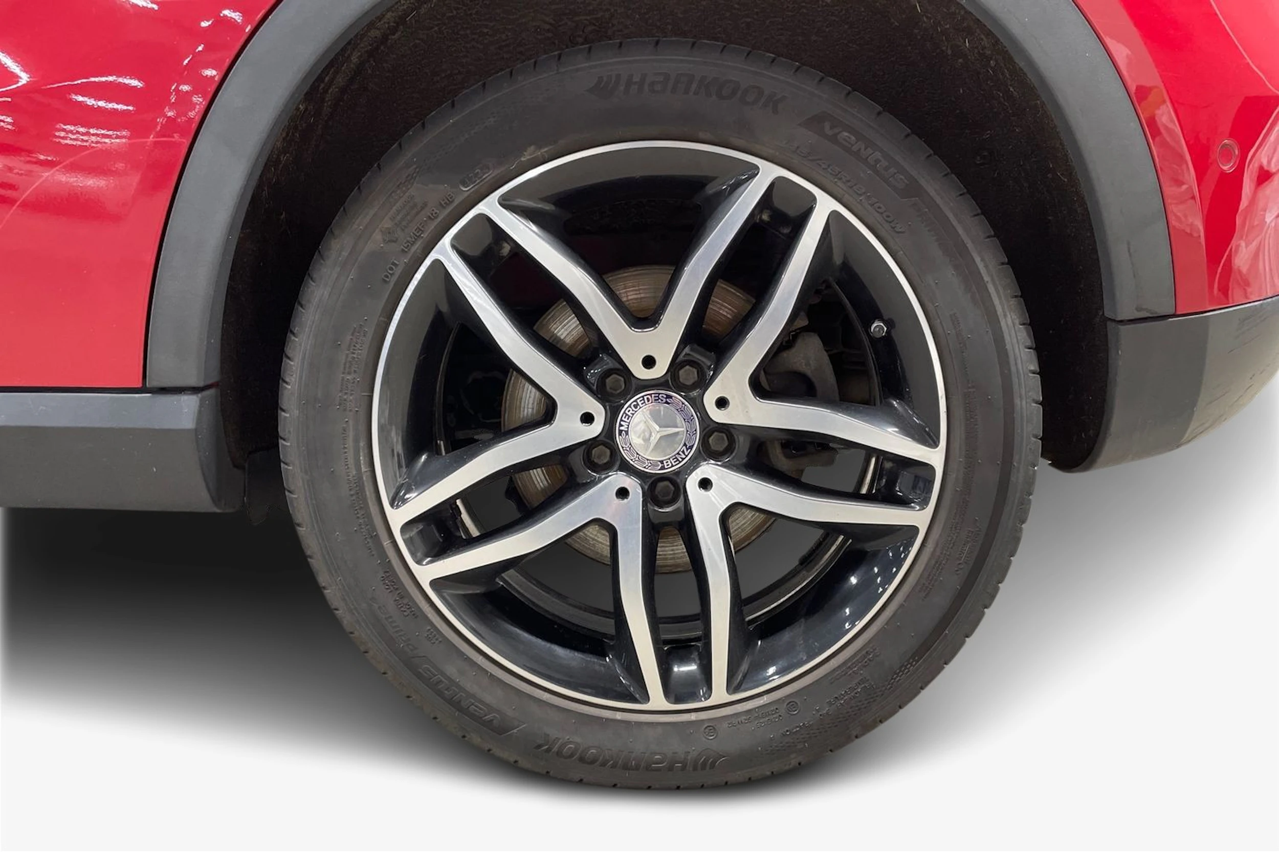 punainen Mercedes-Benz GLA 2014 kuva 9.