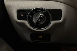 punainen Mercedes-Benz GLA 2014 kuva 16.