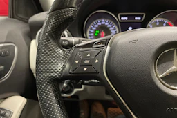 punainen Mercedes-Benz GLA 2014 kuva 17.