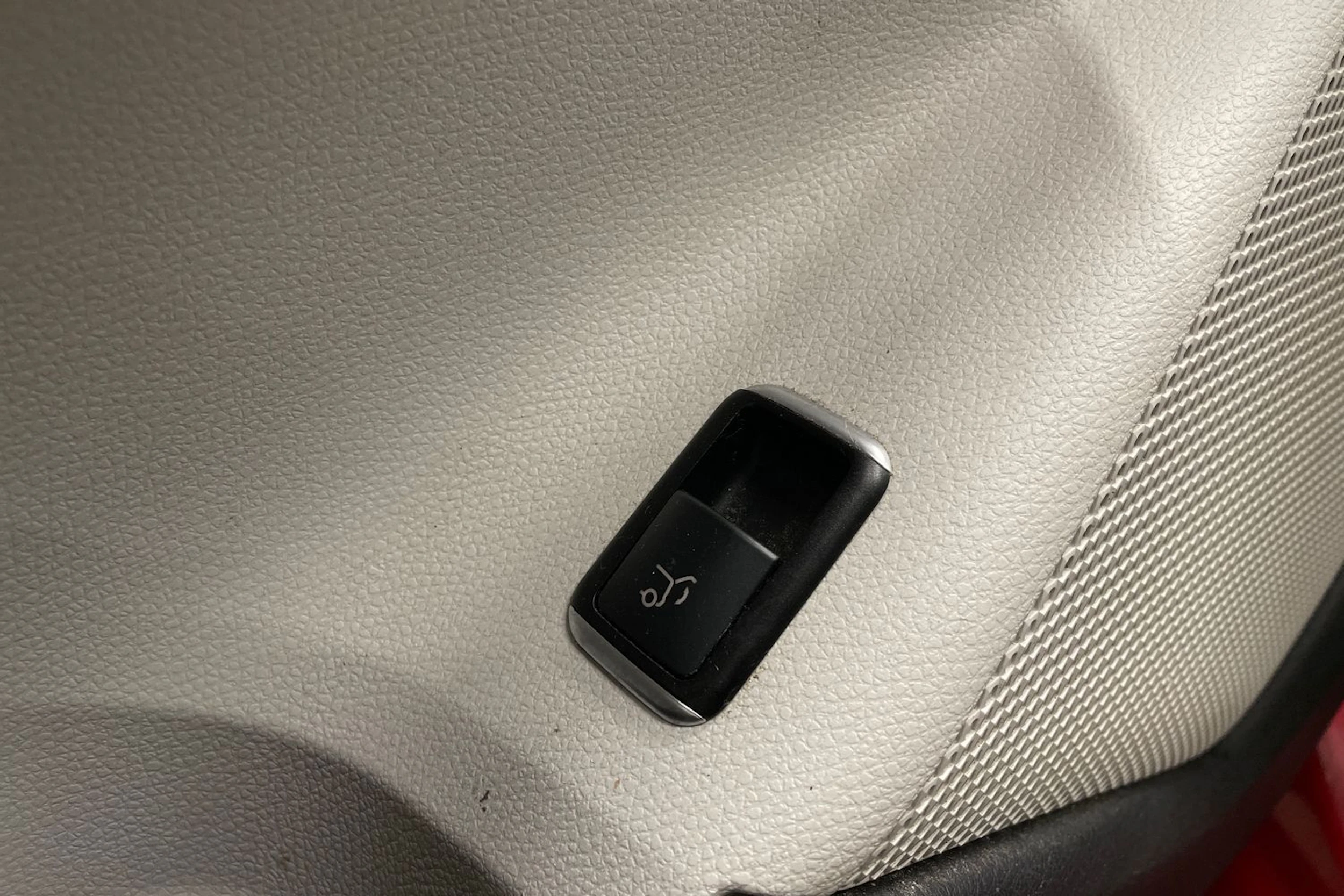 punainen Mercedes-Benz GLA 2014 kuva 20.
