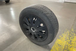 punainen Mercedes-Benz GLA 2014 kuva 23.