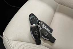 punainen Mercedes-Benz GLA 2014 kuva 24.