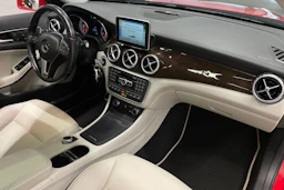 punainen Mercedes-Benz GLA 2014 kuva 27.