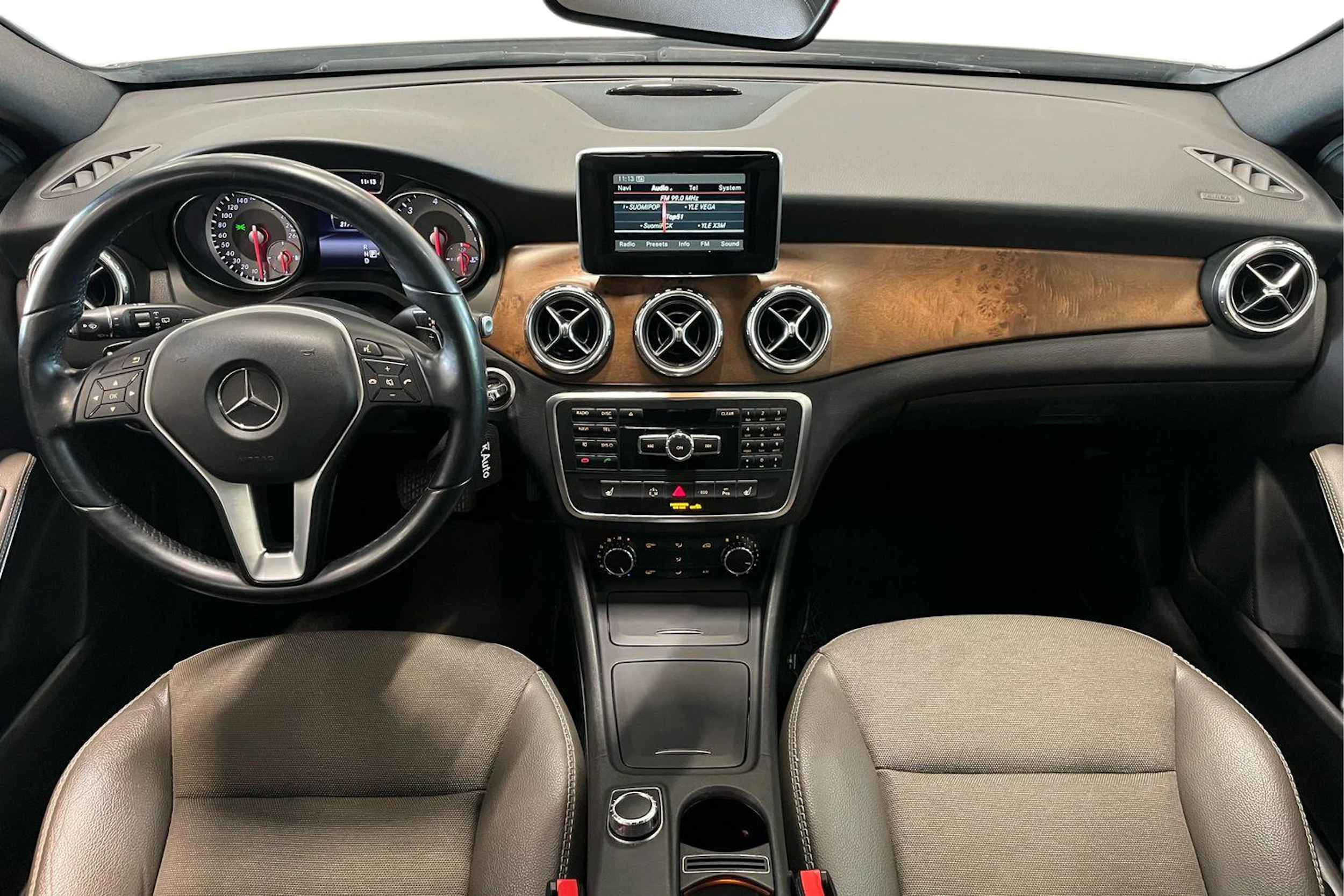 valkoinen Mercedes-Benz GLA 2014 kuva 7.