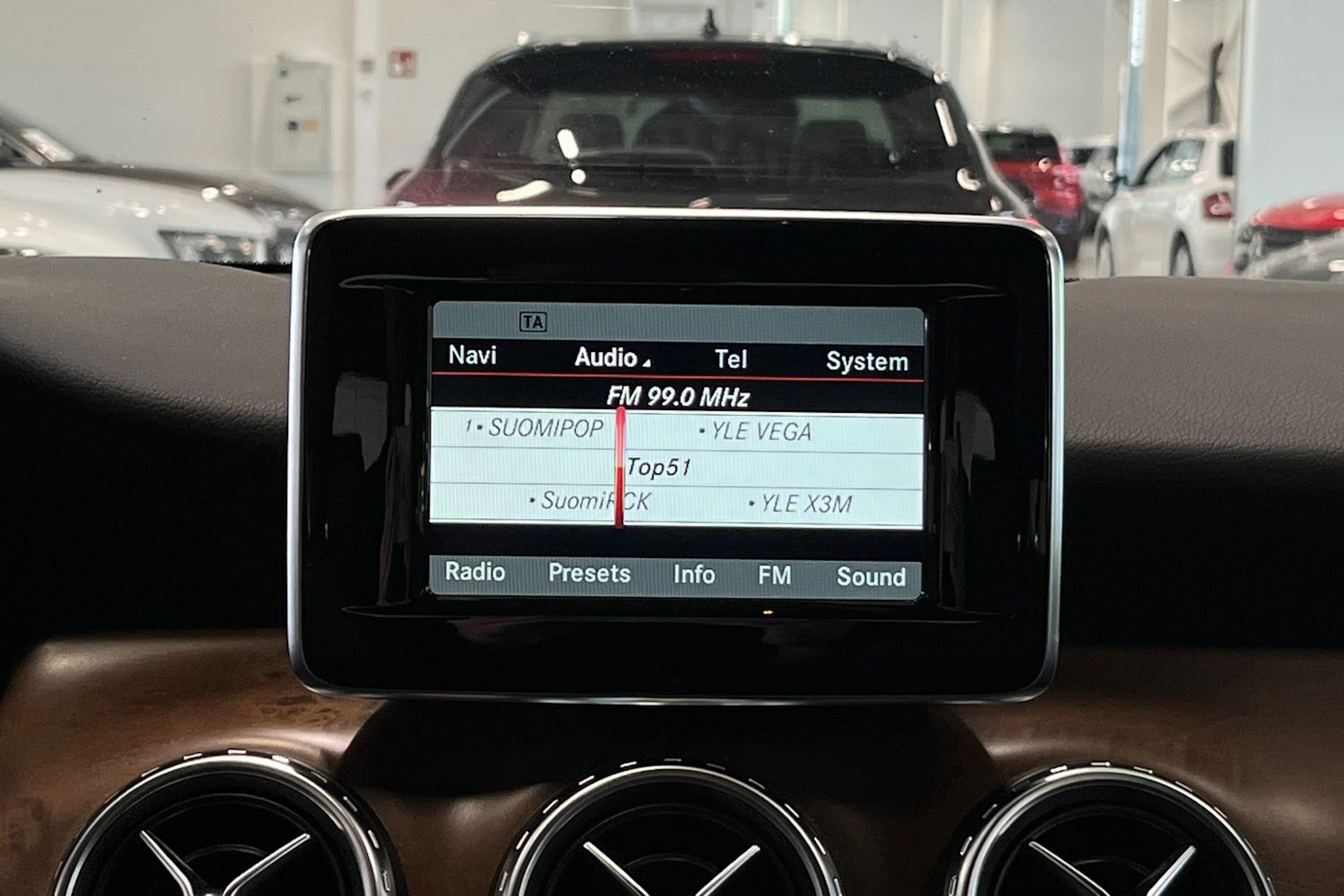 valkoinen Mercedes-Benz GLA 2014 kuva 17.